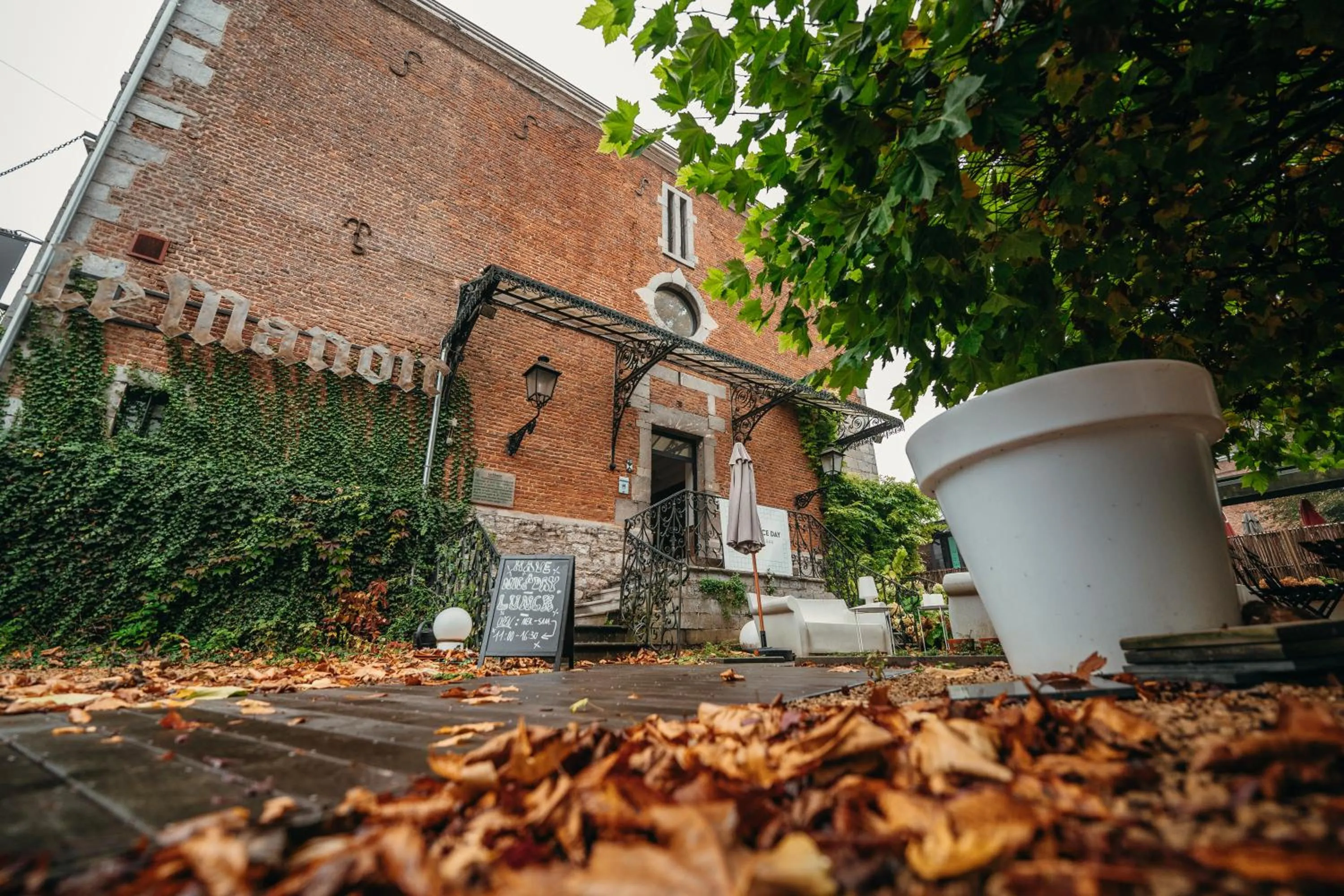 Patio in Hôtel Le Manoir