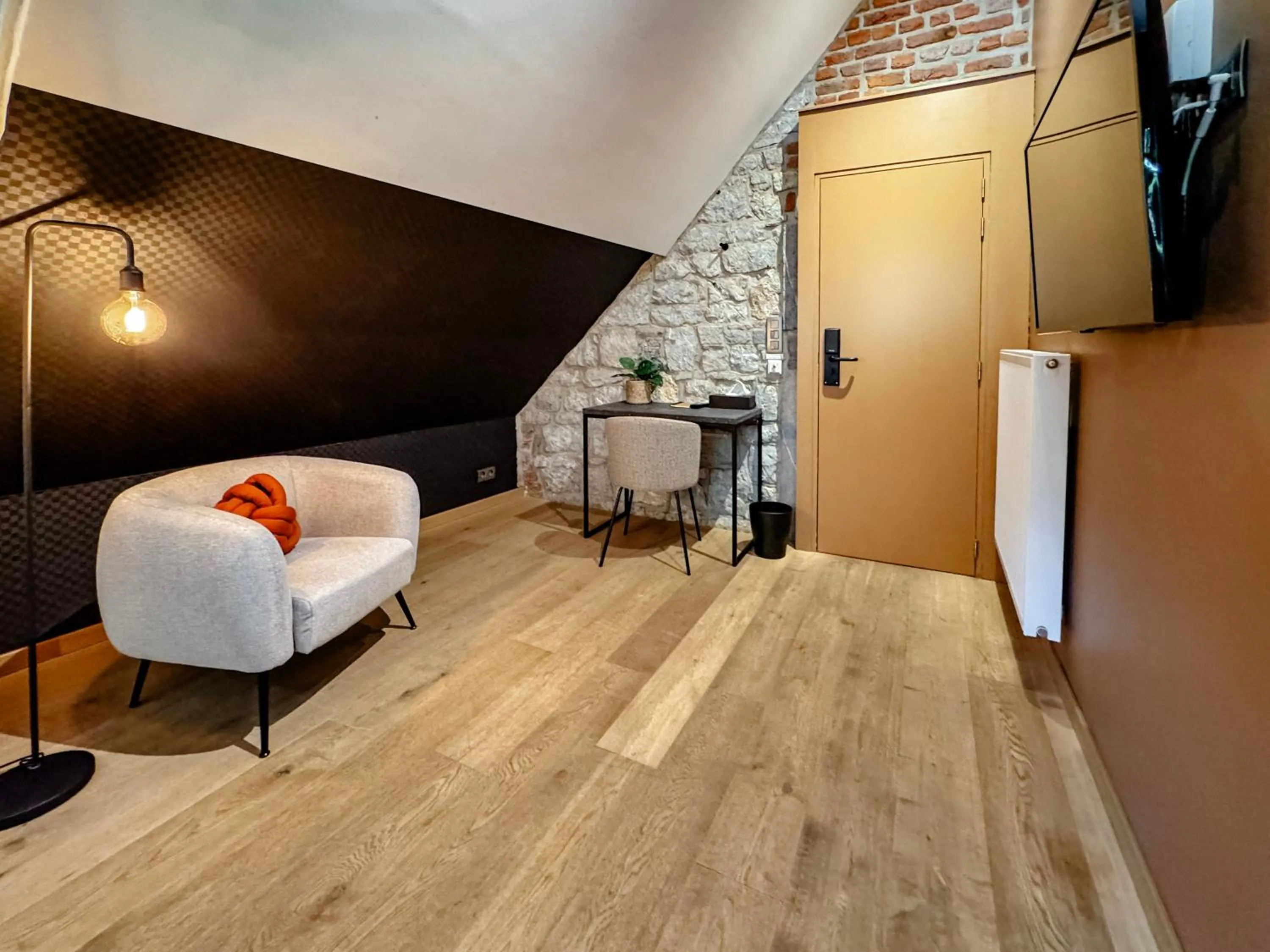 Seating area, Bed in Hôtel Le Manoir