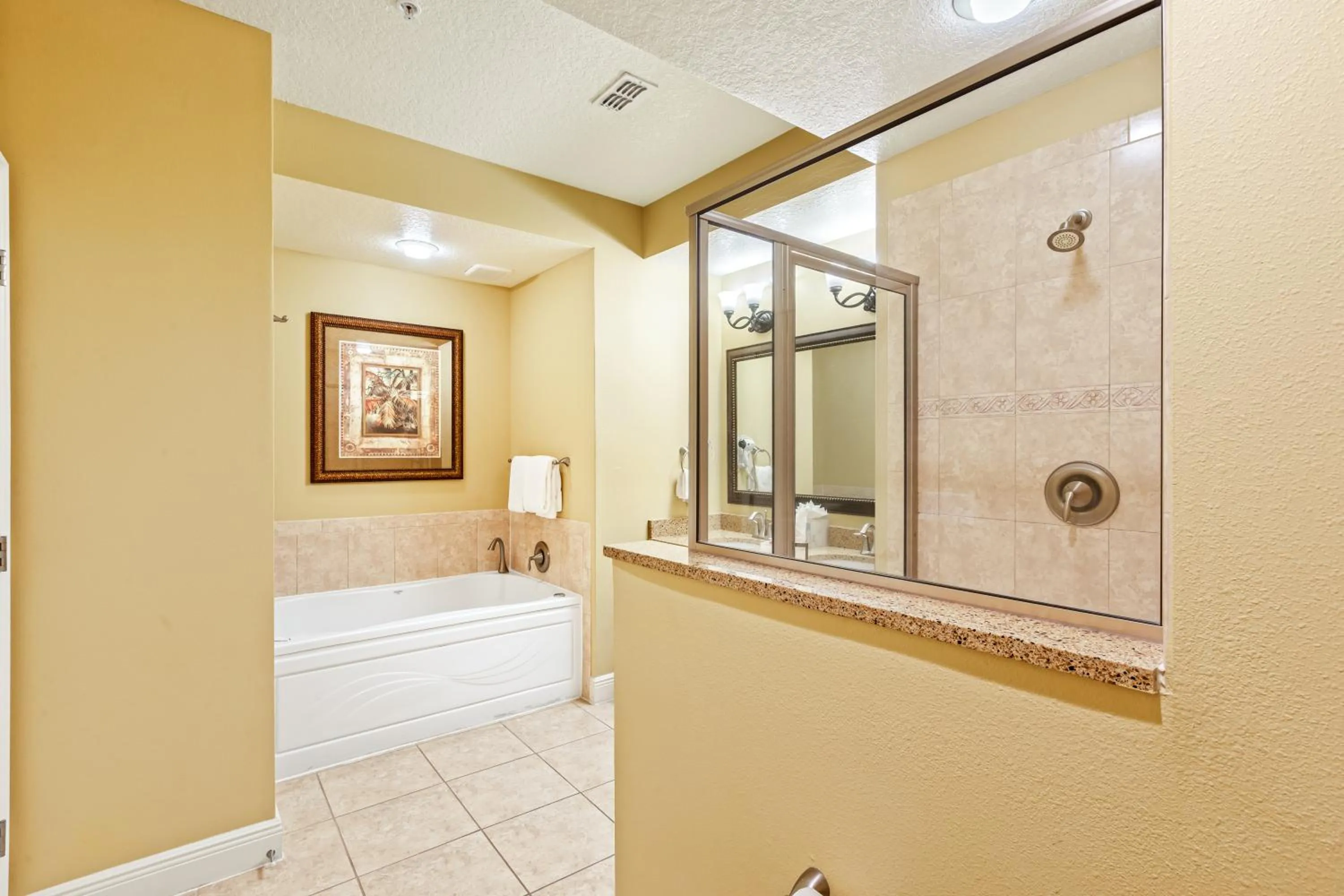 Bathroom, Bed in The Berkley, Orlando