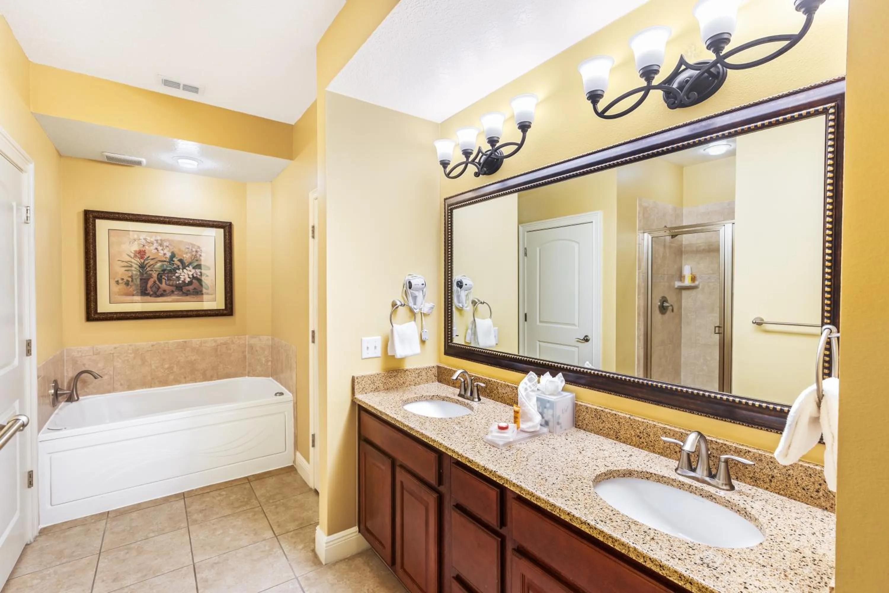 Bathroom, Bed in The Berkley, Orlando