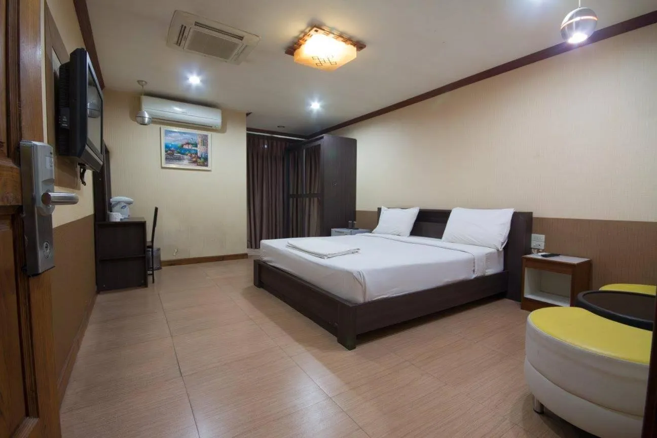 Bed in Khon Kaen Ruenrom Hotel