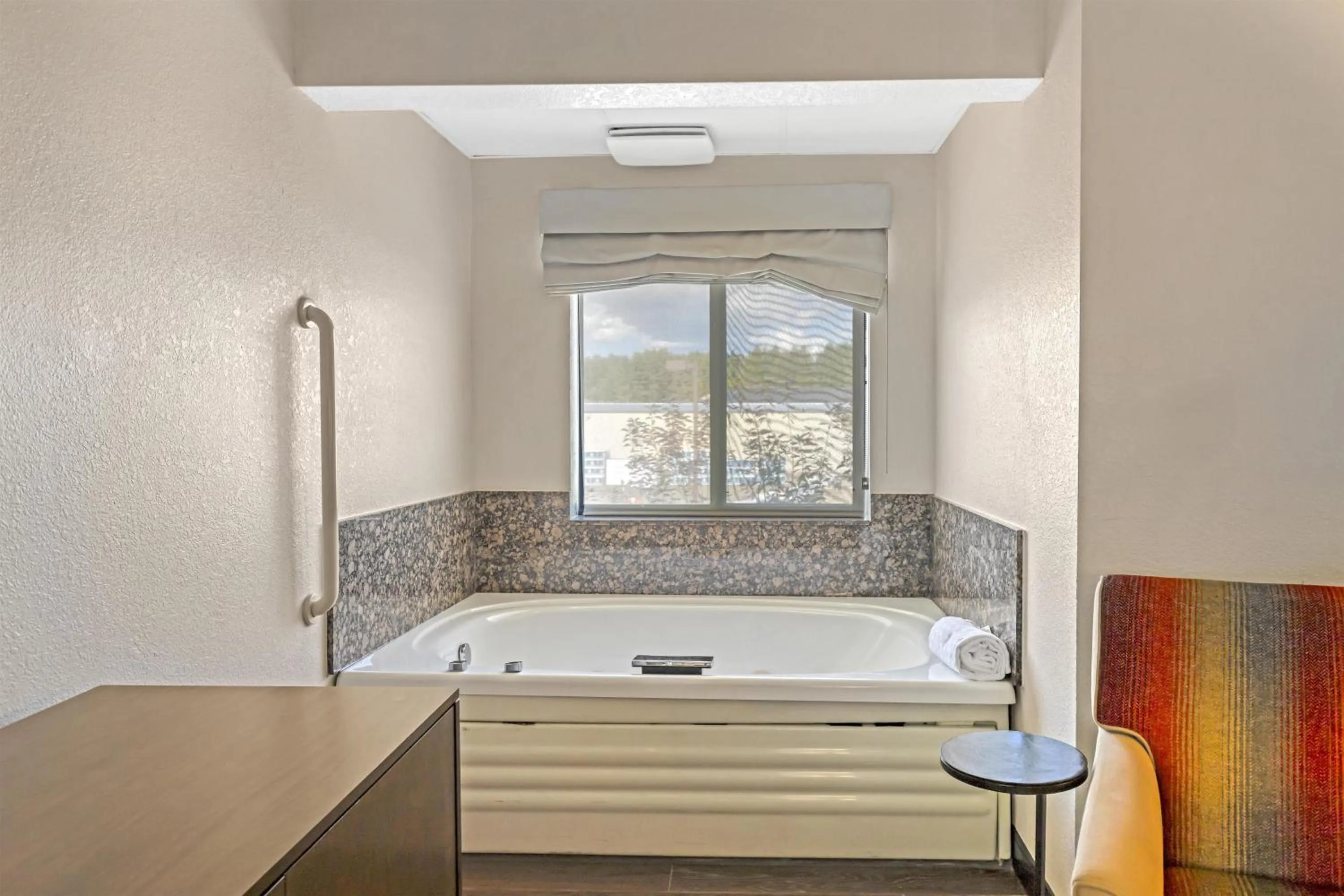 Bedroom in Best Western Plus McCall Lodge and Suites