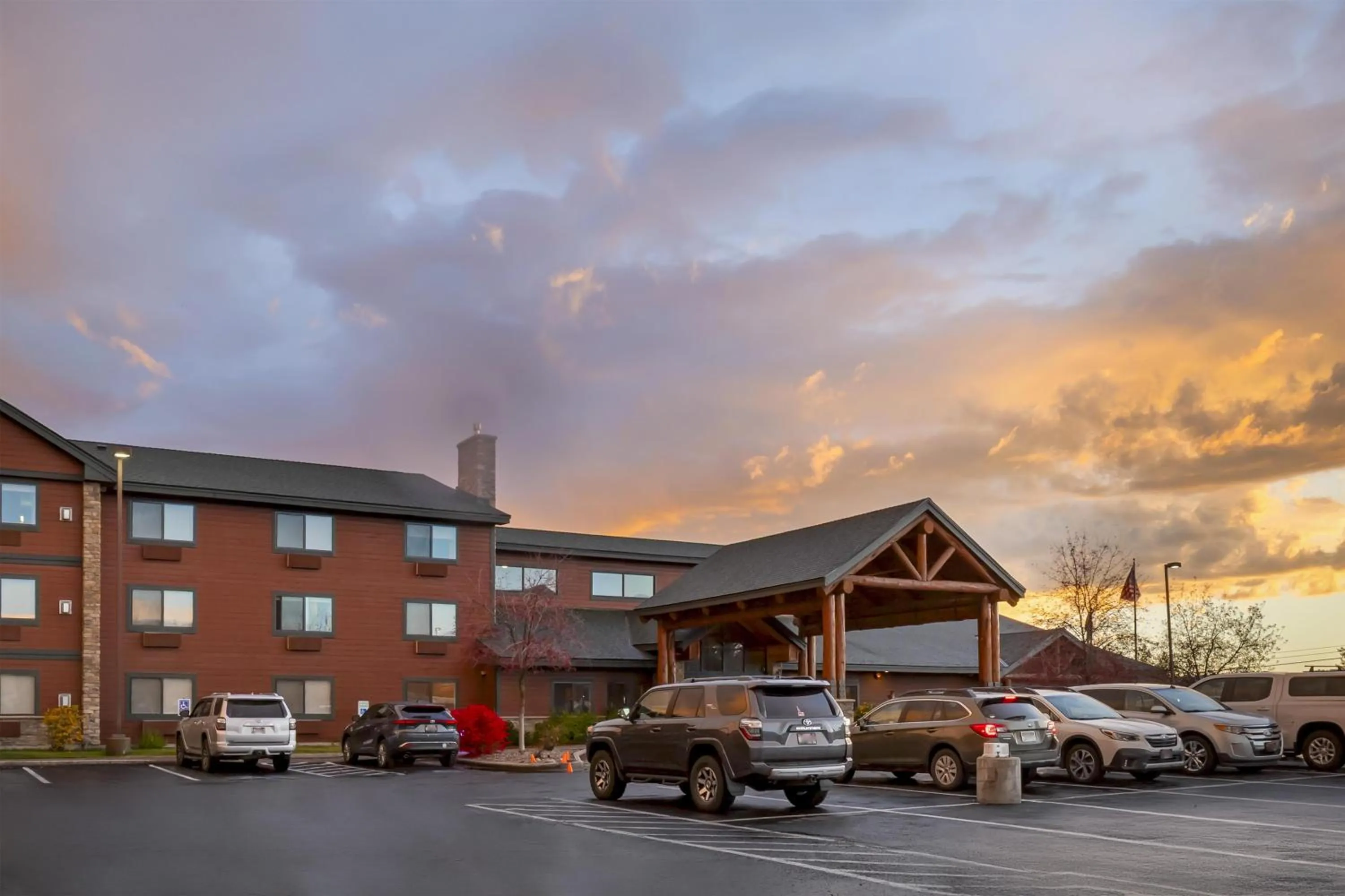 Property building in Best Western Plus McCall Lodge and Suites