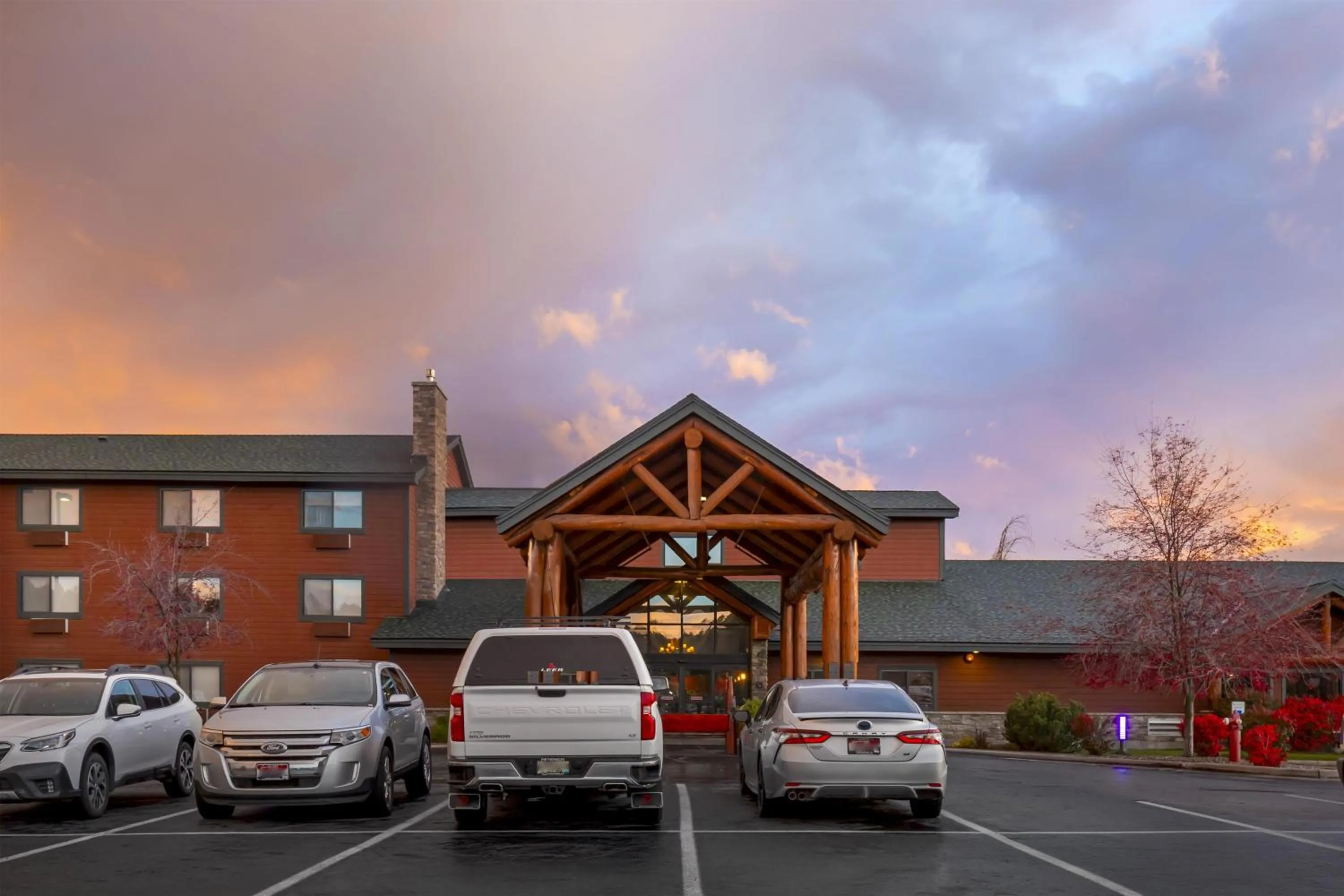 Property building in Best Western Plus McCall Lodge and Suites