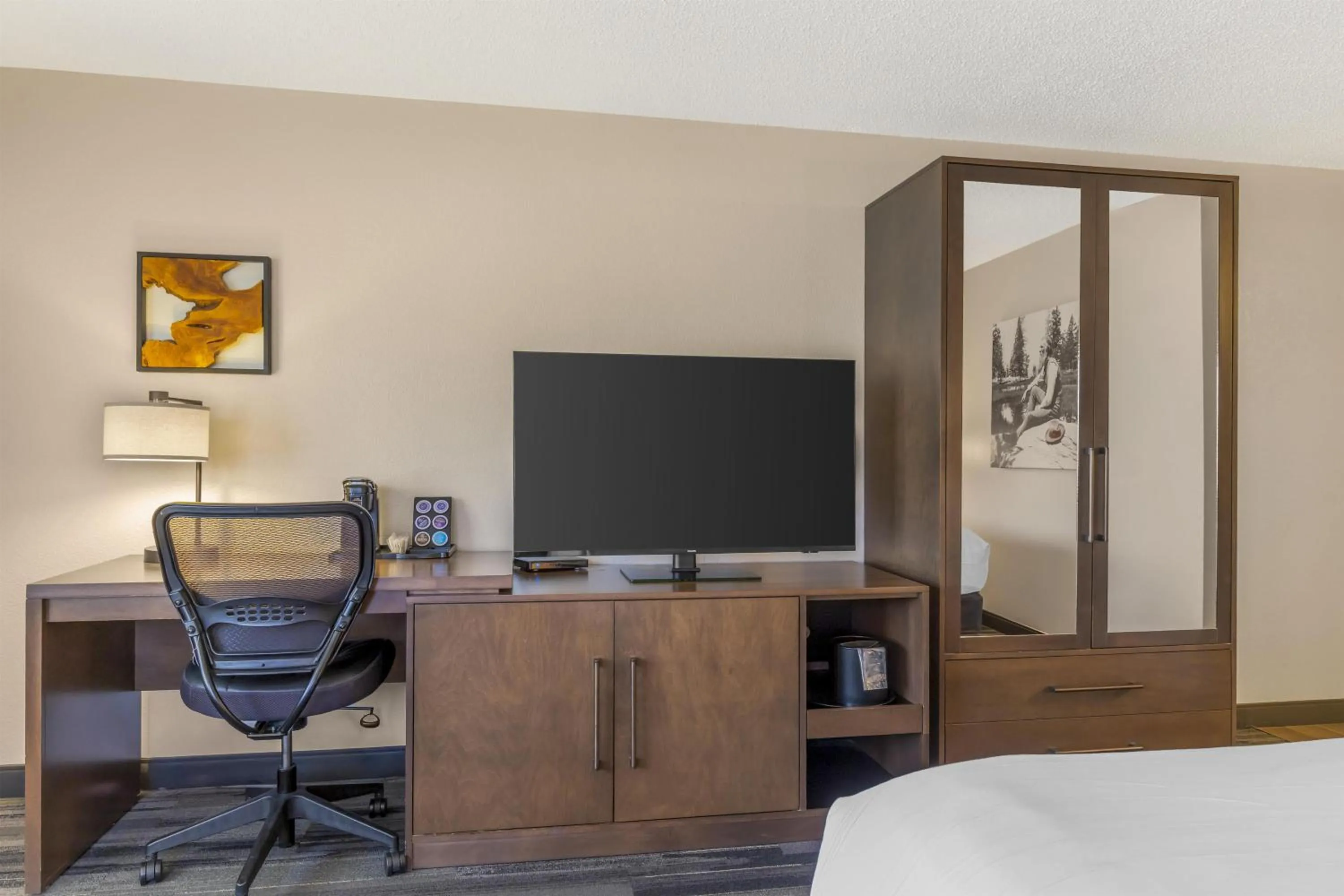 Bedroom, Bed in Best Western Plus McCall Lodge and Suites