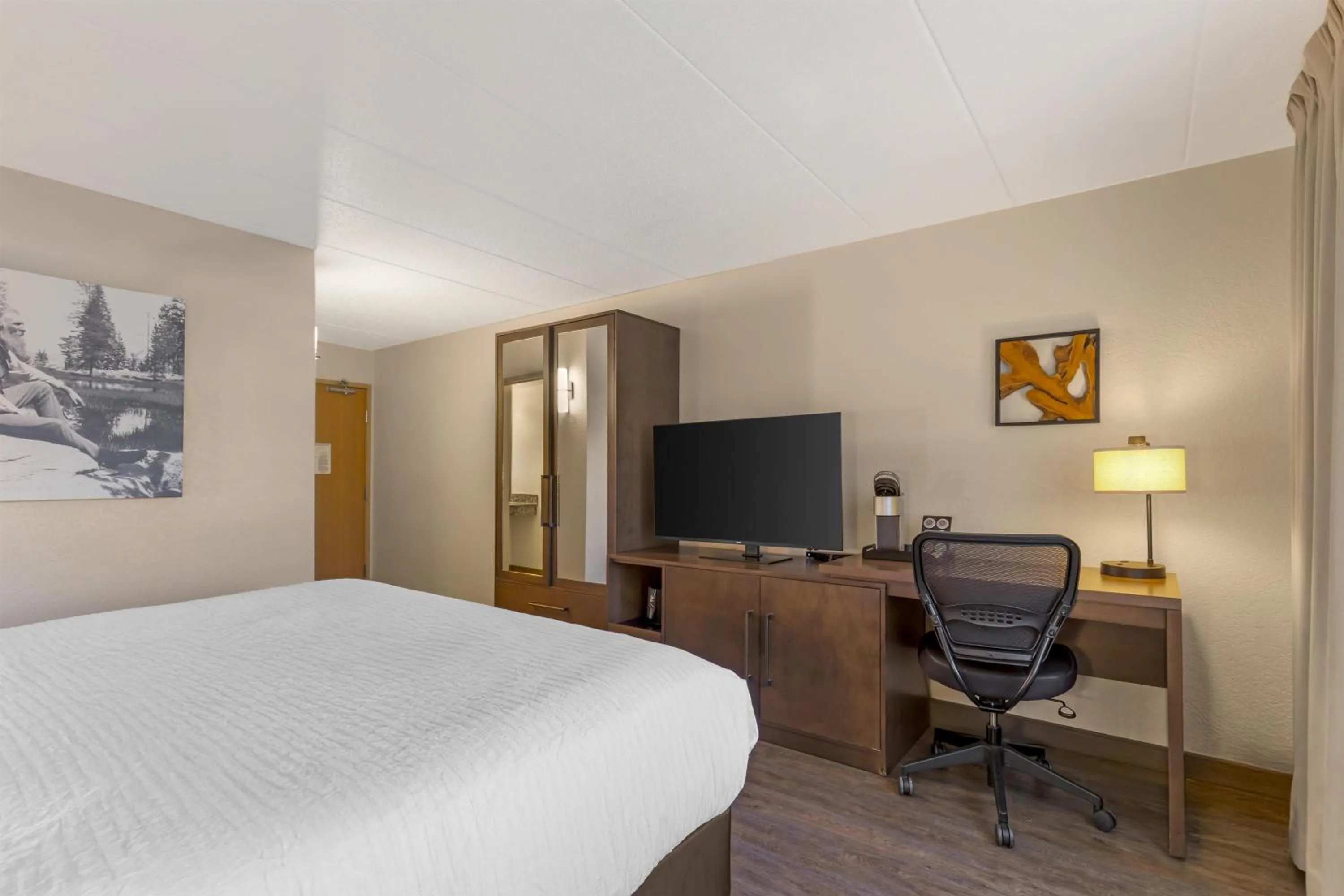 Bedroom, Bed in Best Western Plus McCall Lodge and Suites