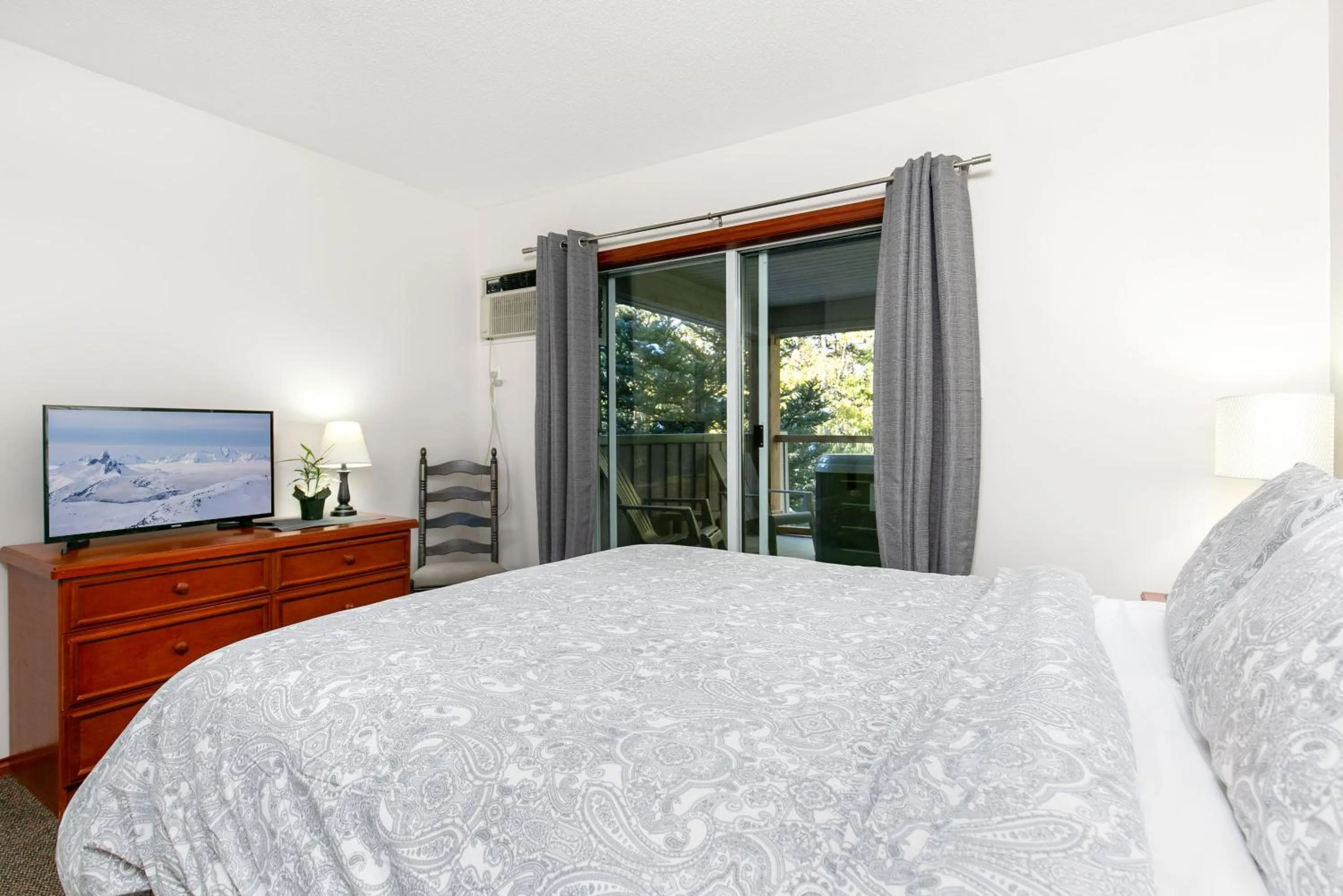 Bedroom, Bed in Glaciers Reach by Allseason Vacation Rentals