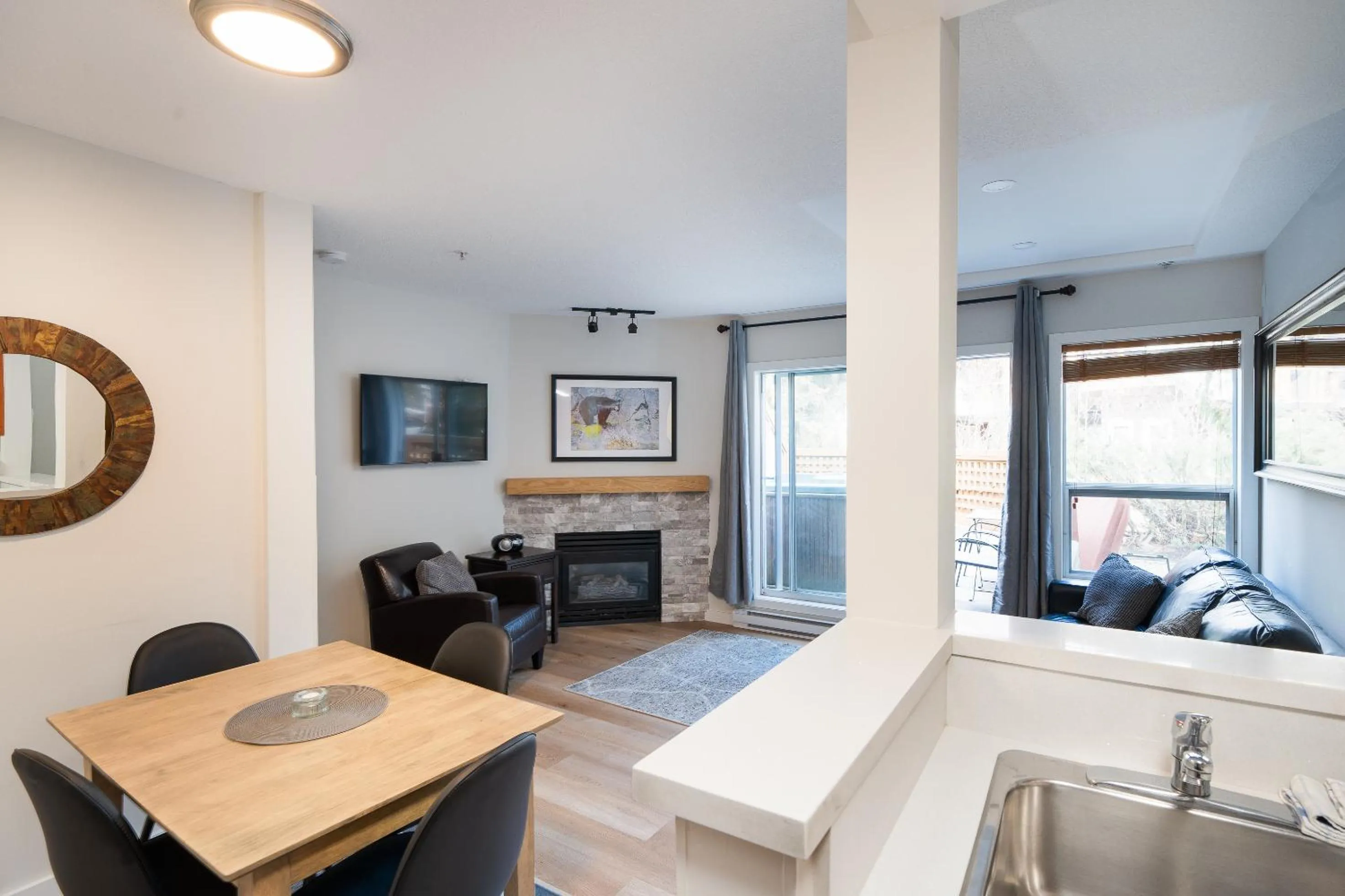 Kitchen or kitchenette in Glaciers Reach by Allseason Vacation Rentals