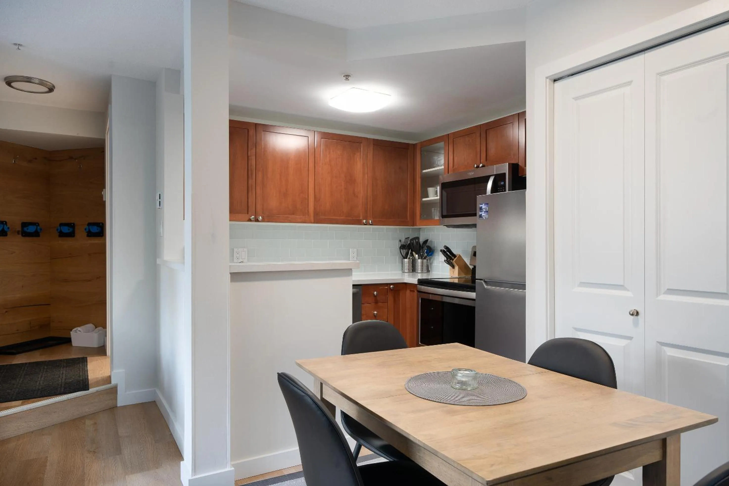 Kitchen or kitchenette in Glaciers Reach by Allseason Vacation Rentals