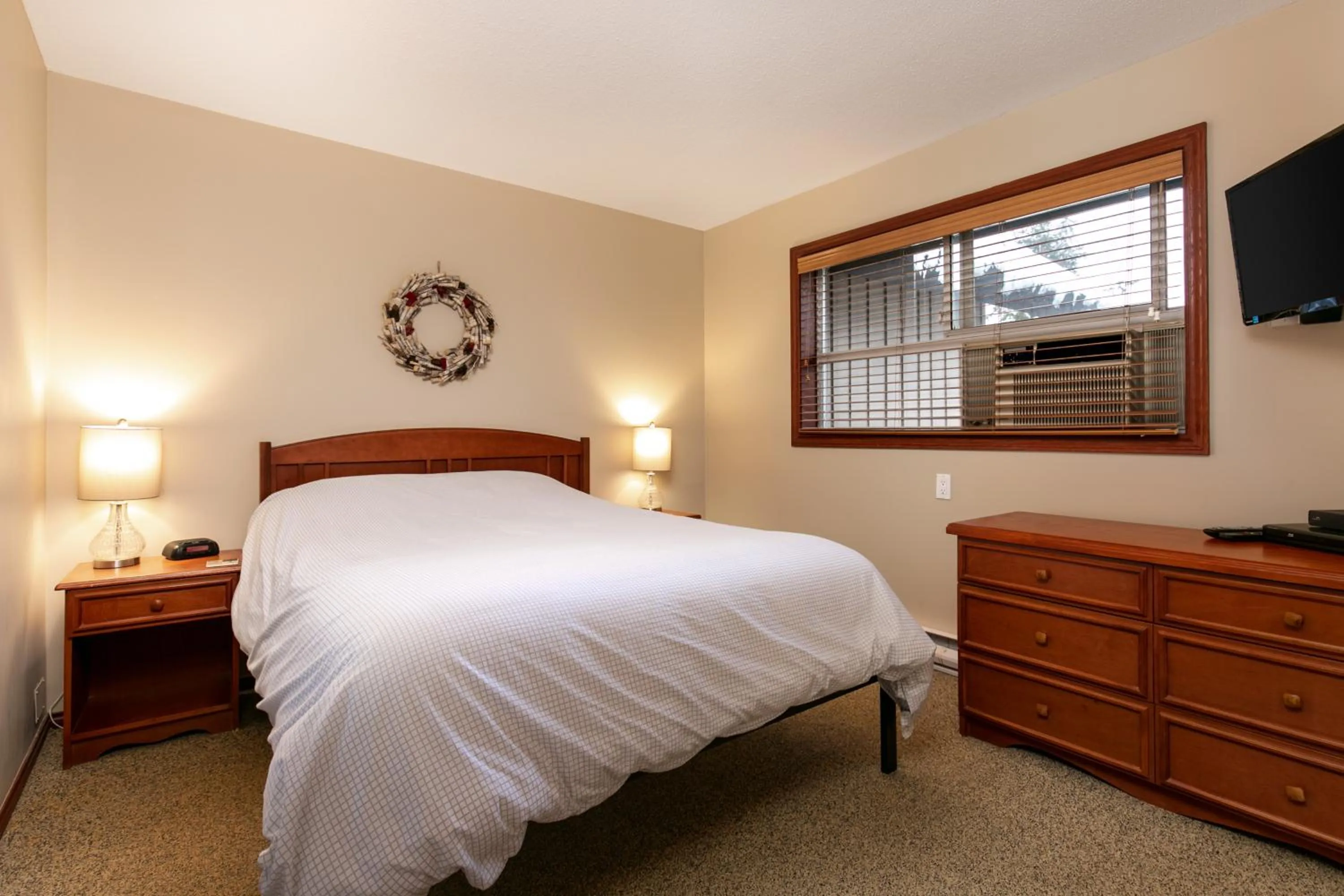 Bedroom, Bed in Glaciers Reach by Allseason Vacation Rentals