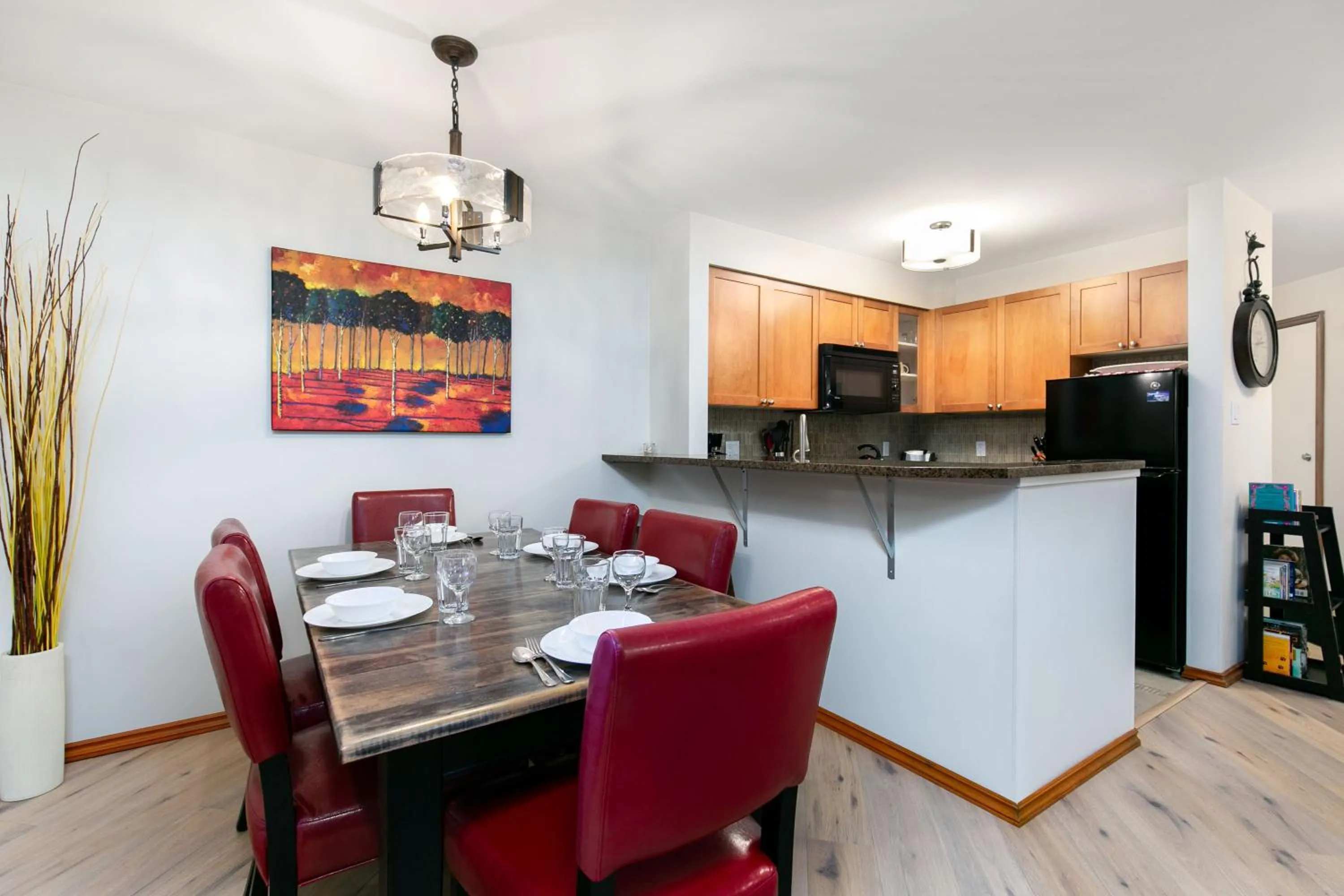 Kitchen or kitchenette in Glaciers Reach by Allseason Vacation Rentals