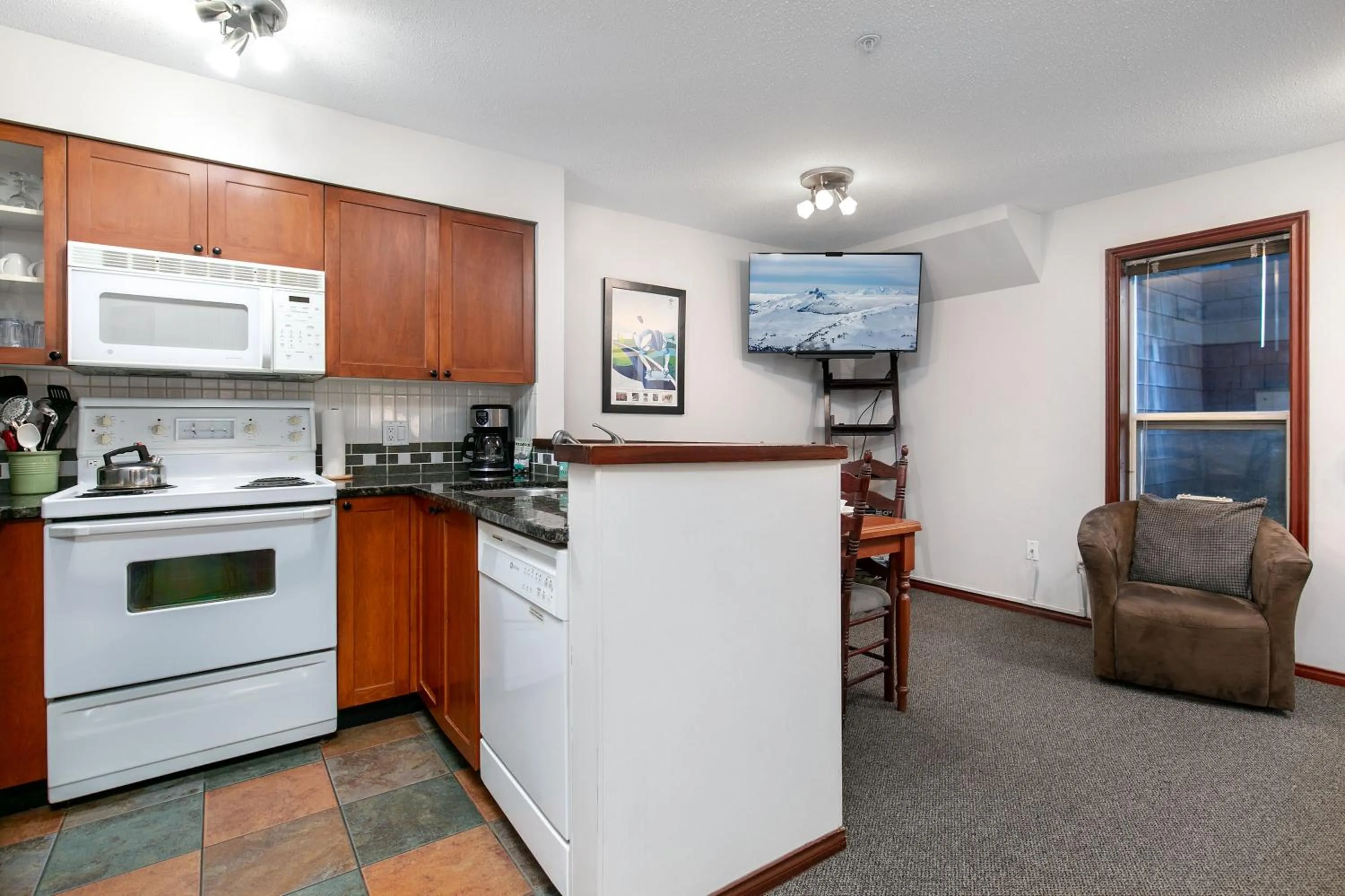 Kitchen or kitchenette in Glaciers Reach by Allseason Vacation Rentals