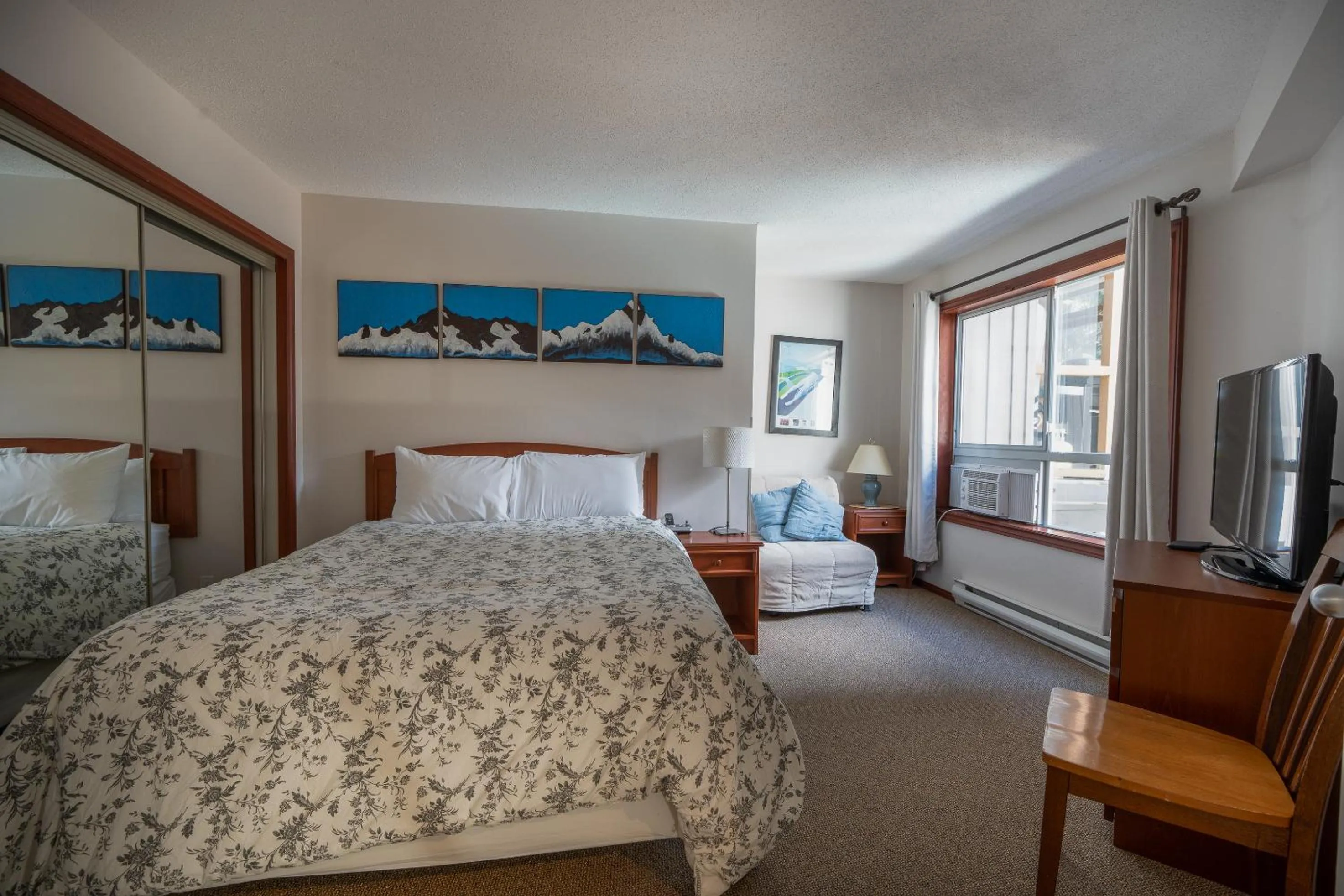 Bedroom, Bed in Glaciers Reach by Allseason Vacation Rentals