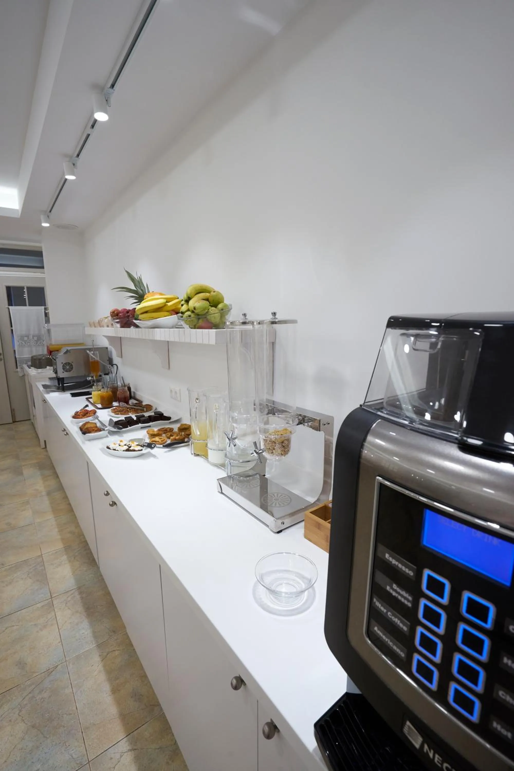 Restaurant/places to eat in Iapetos Village