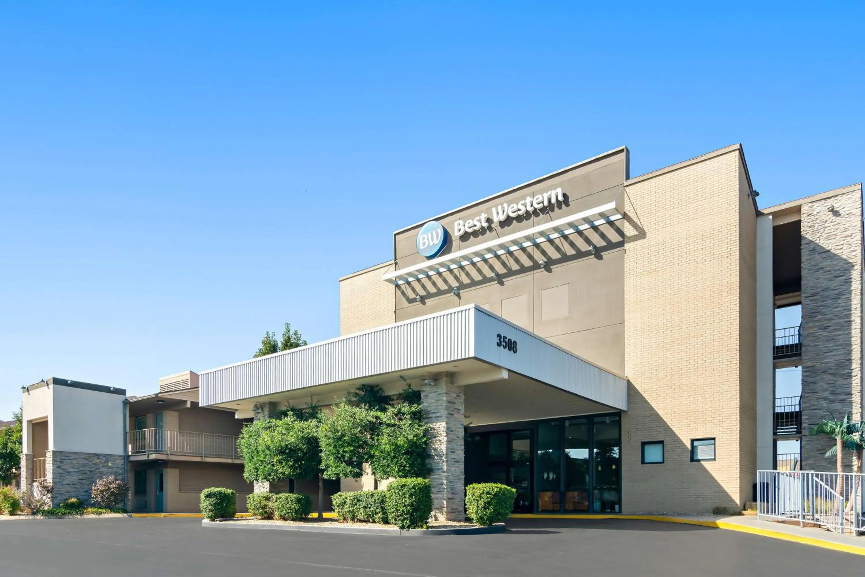 Property building in Best Western The Oasis at Joplin