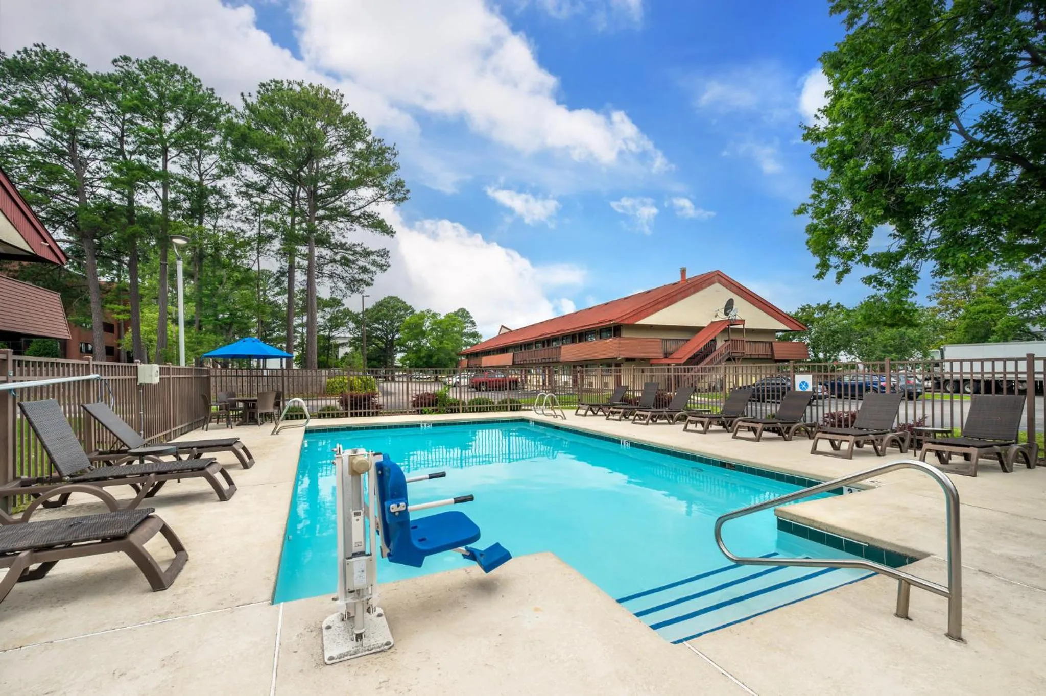 Swimming pool in Red Roof Inn Virginia Beach