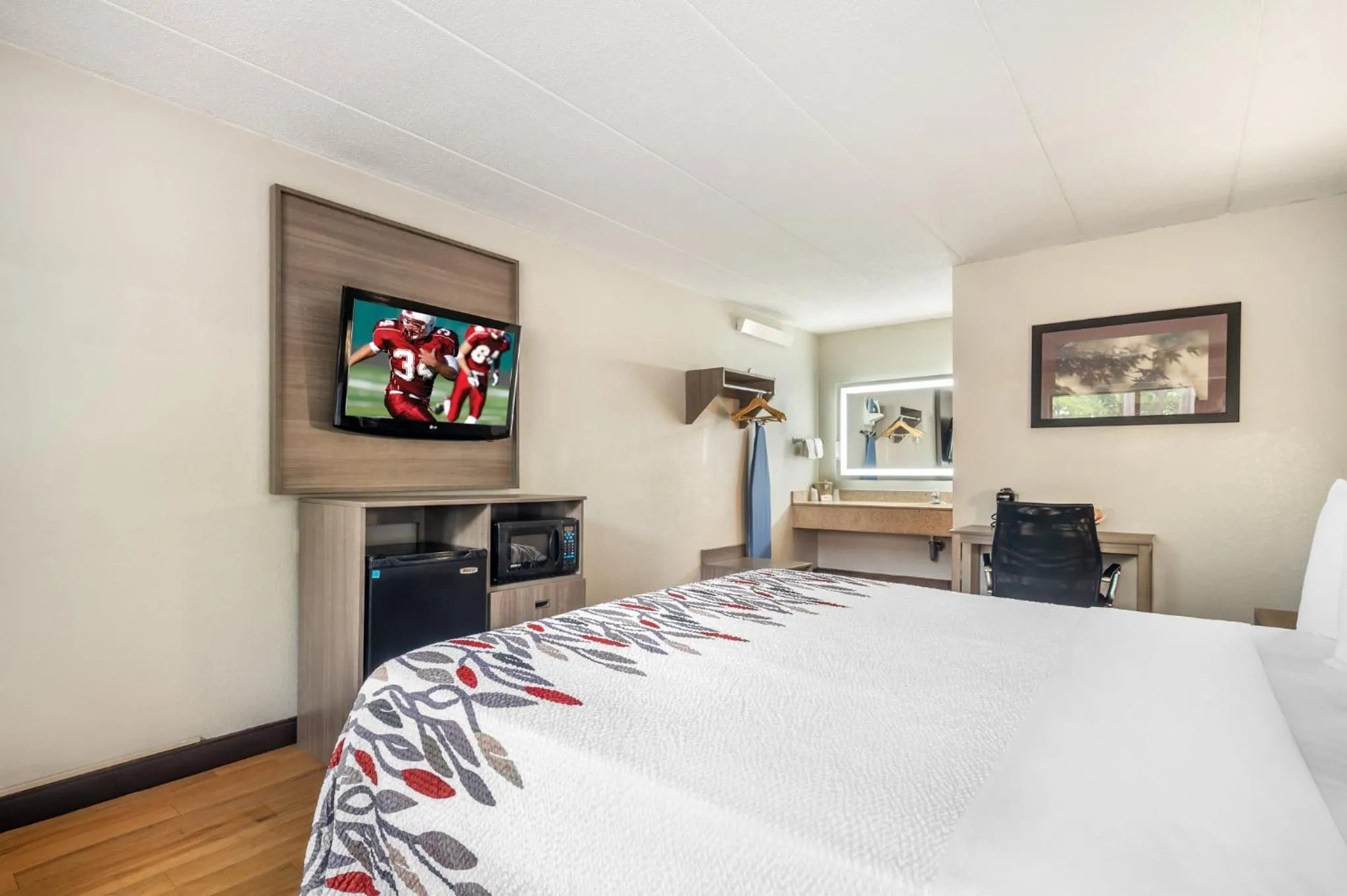 Bedroom, Bed in Red Roof Inn Virginia Beach