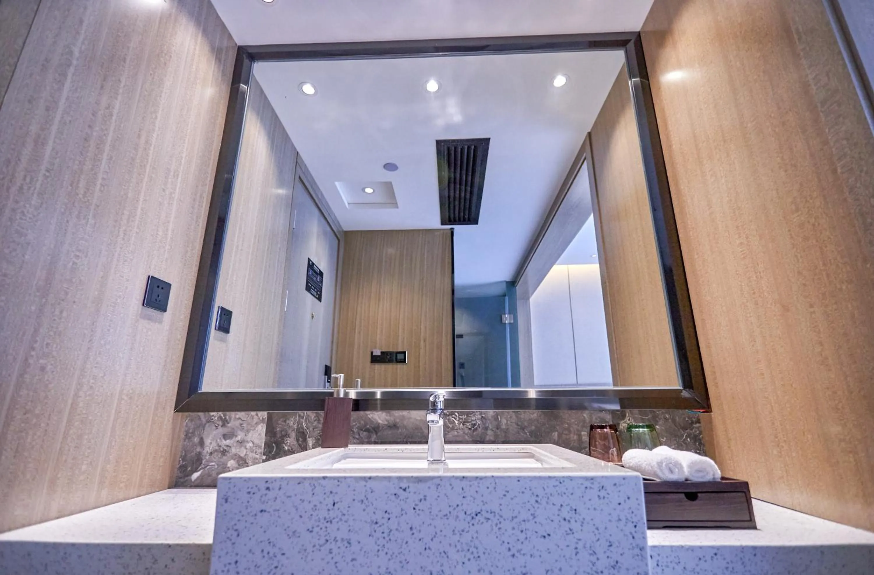 Bathroom in Paco Hotel Guangzhou Baiyun Airport Liantang Metro