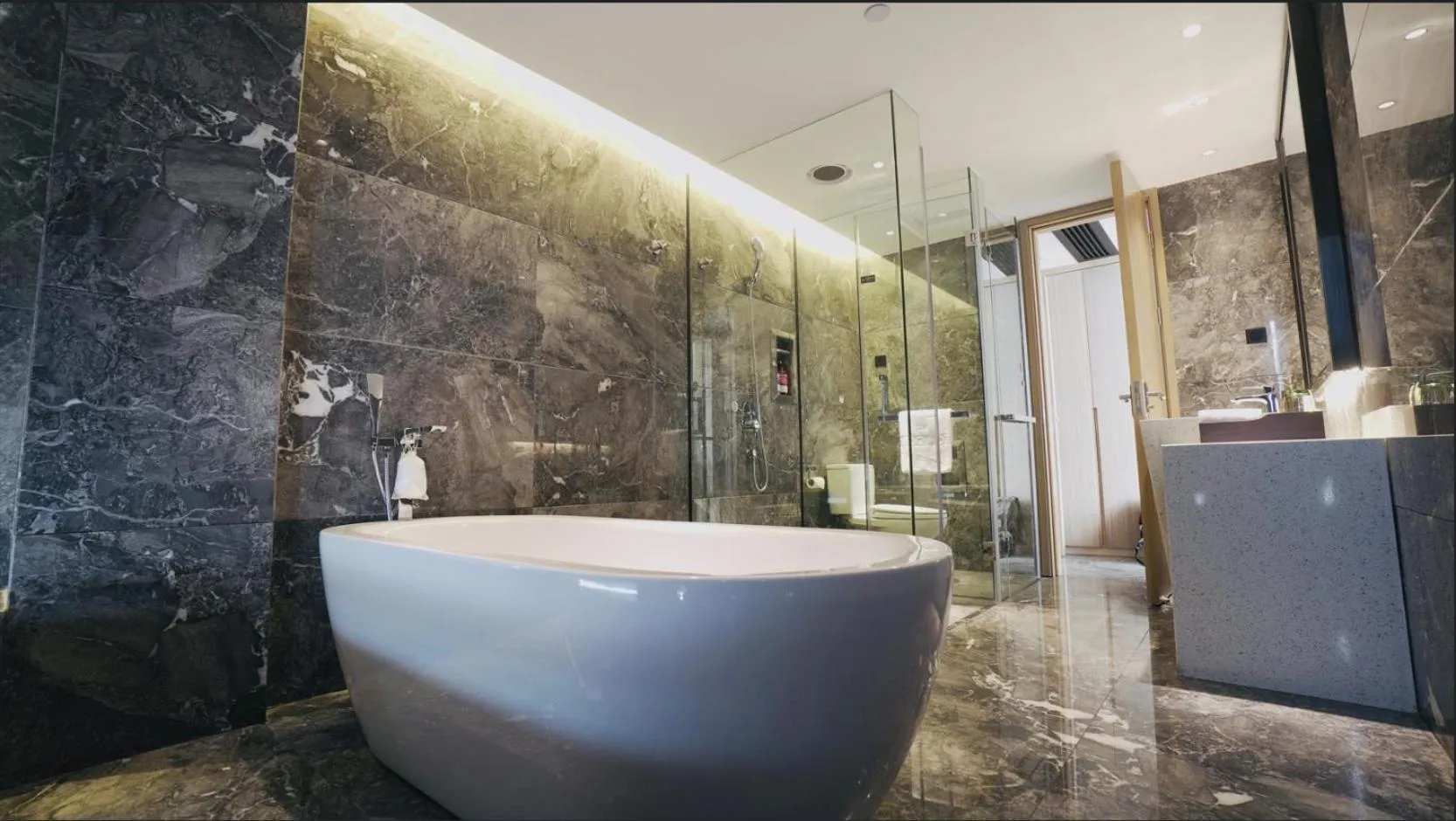 Hot Tub in Paco Hotel Guangzhou Baiyun Airport Liantang Metro