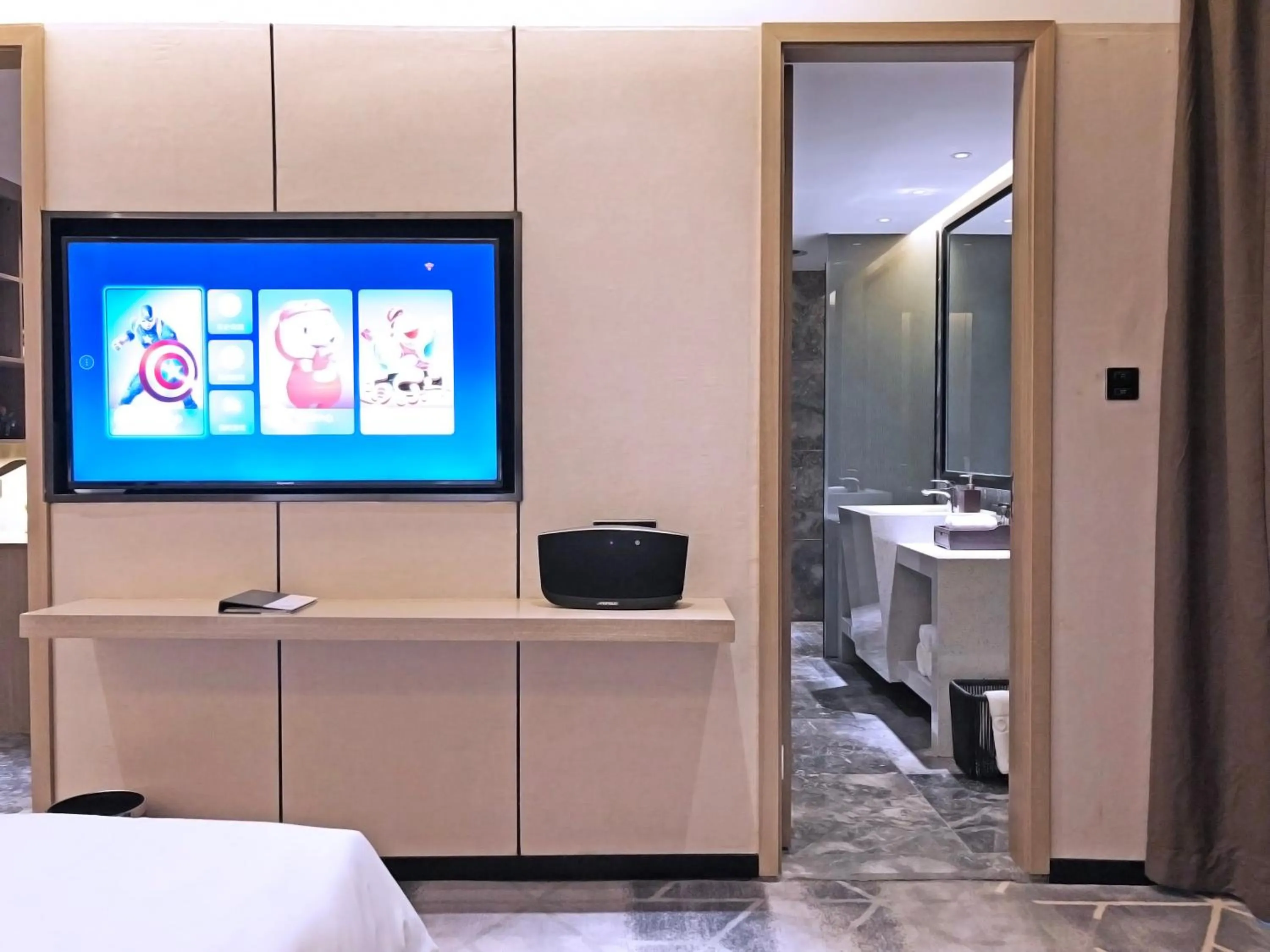 TV and multimedia in Paco Hotel Guangzhou Baiyun Airport Liantang Metro