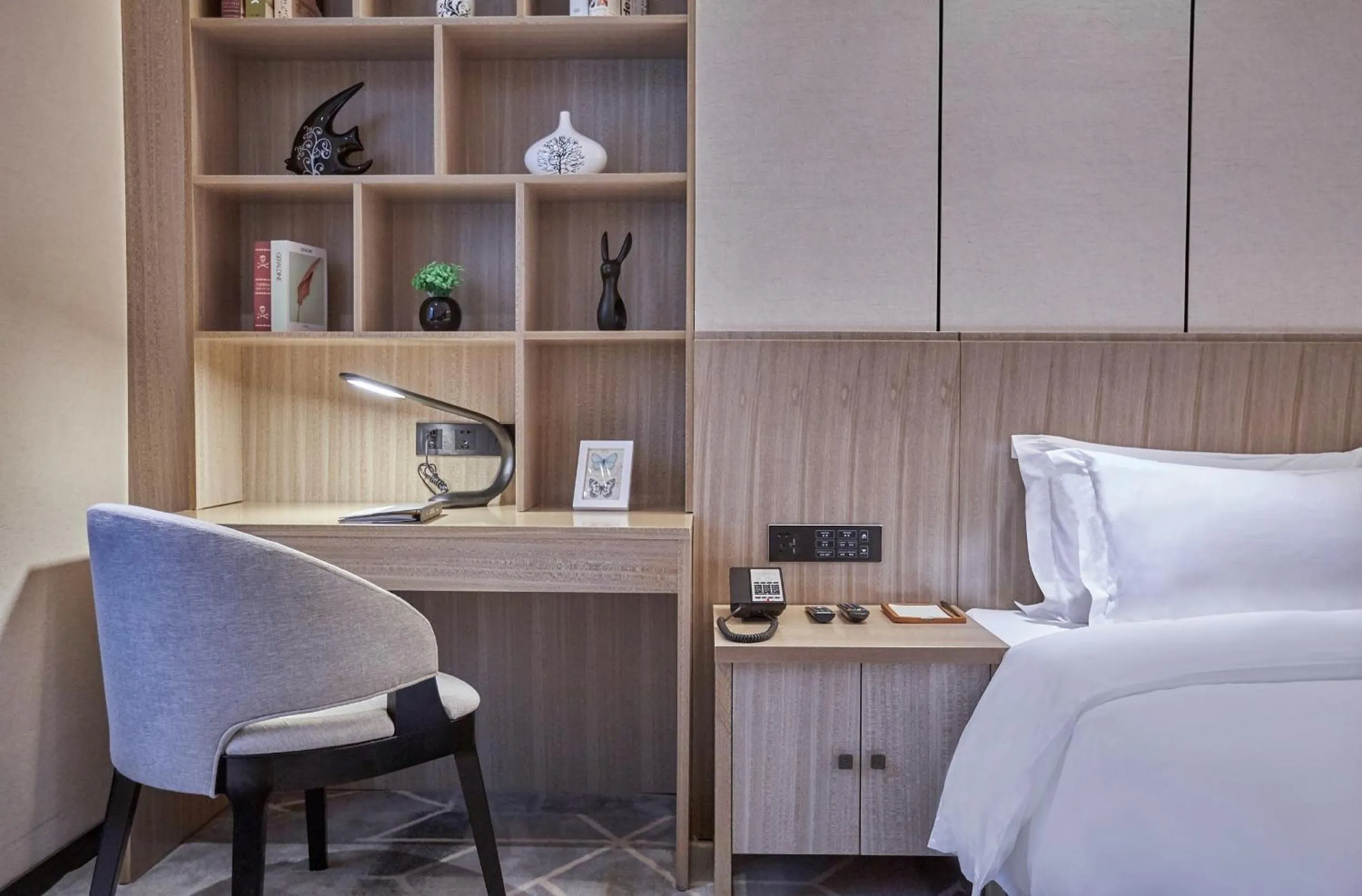 Seating area, Bed in Paco Hotel Guangzhou Baiyun Airport Liantang Metro