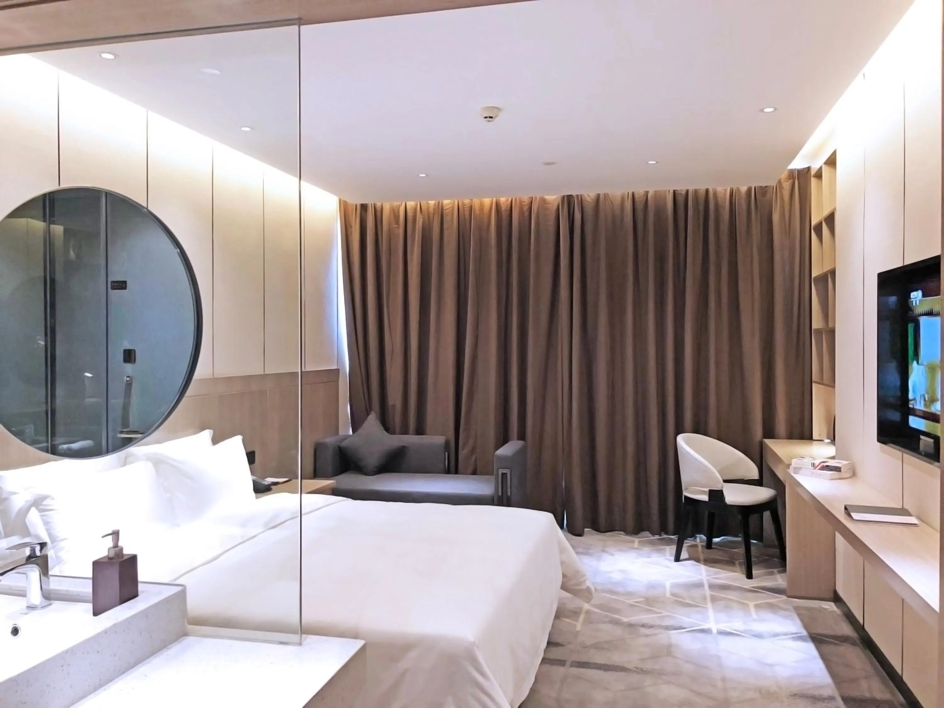 Photo of the whole room, Bed in Paco Hotel Guangzhou Baiyun Airport Liantang Metro