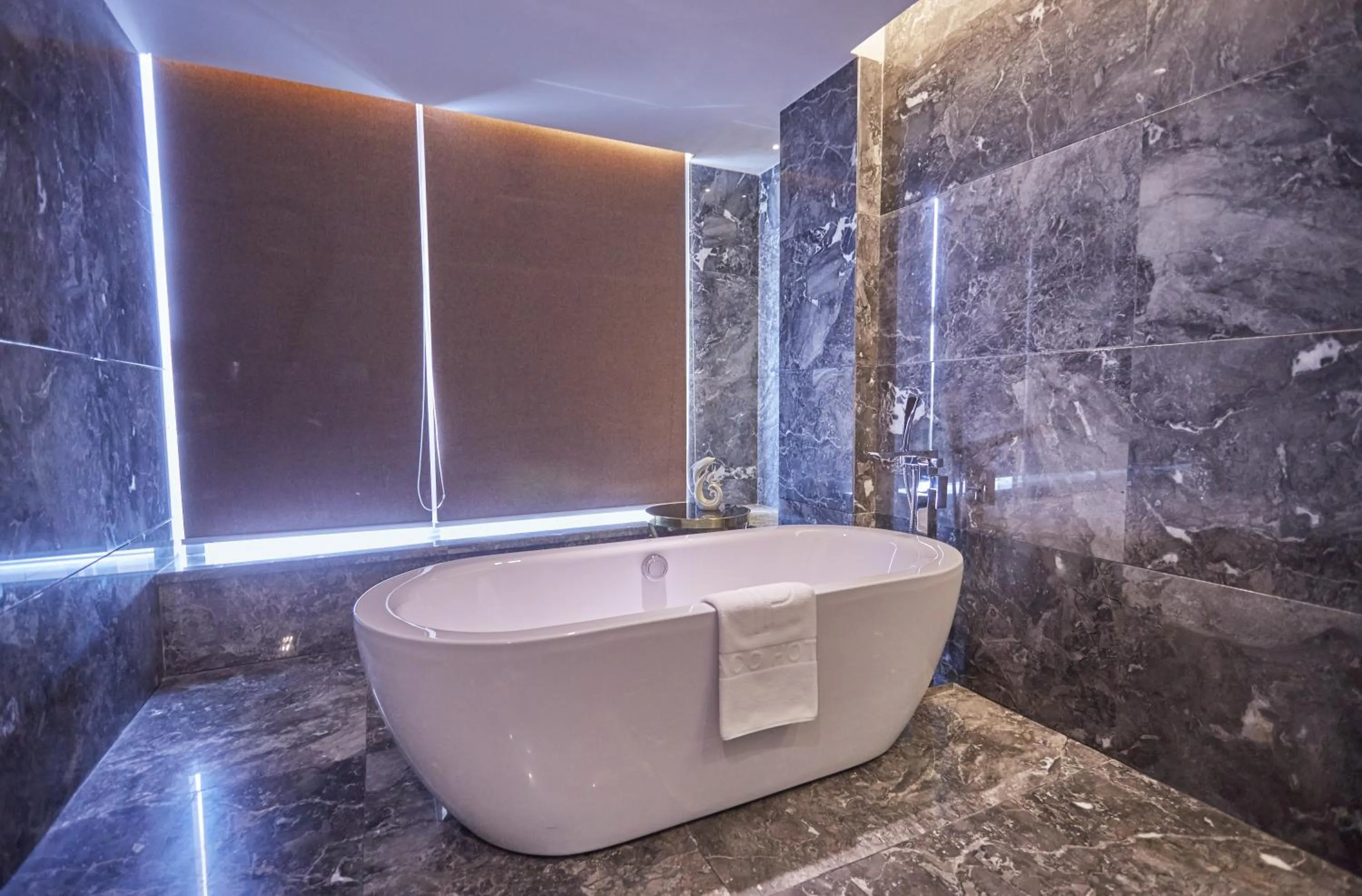 Bath in Paco Hotel Guangzhou Baiyun Airport Liantang Metro