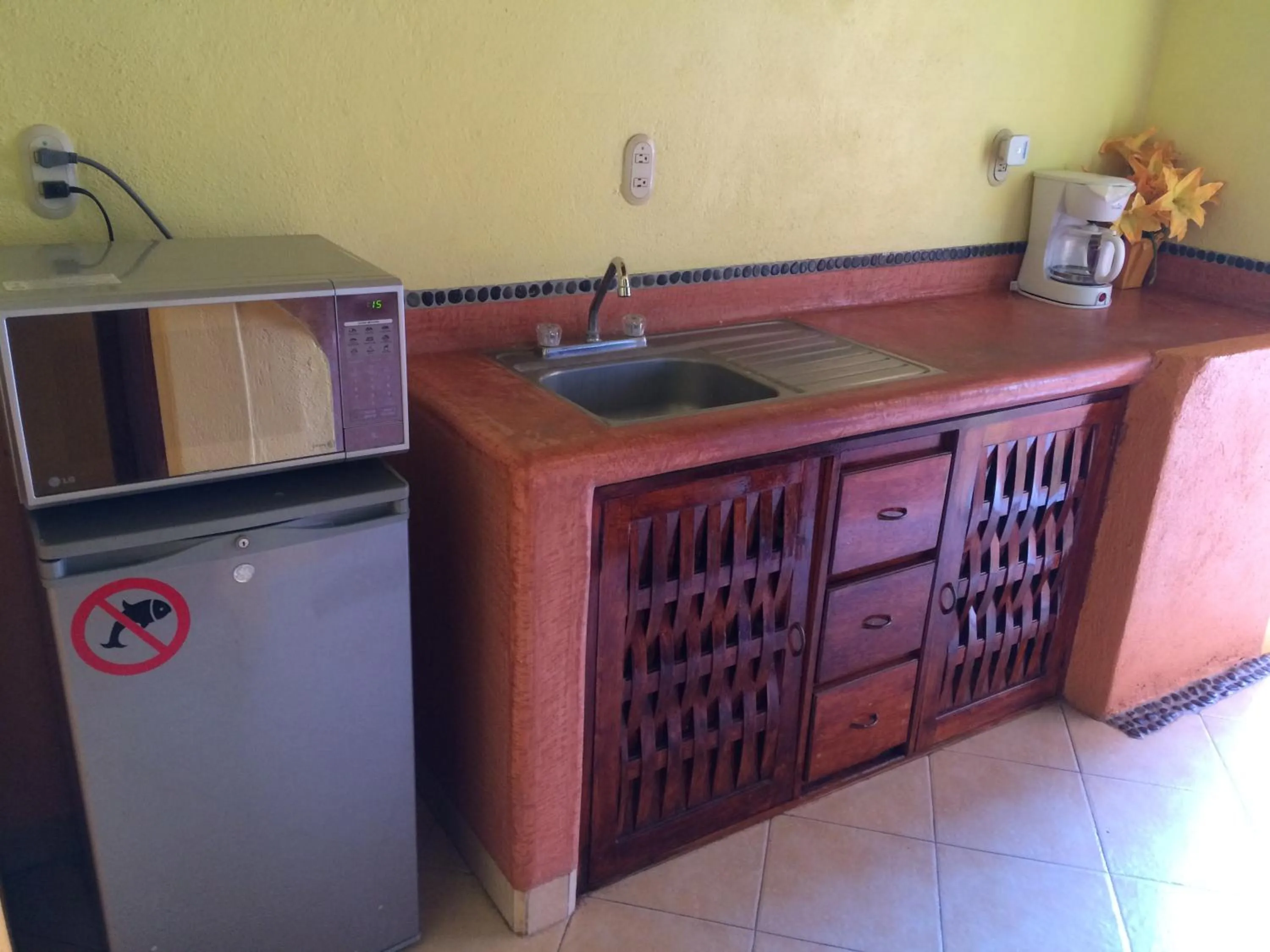 Communal kitchen in Hotel Las Salinas