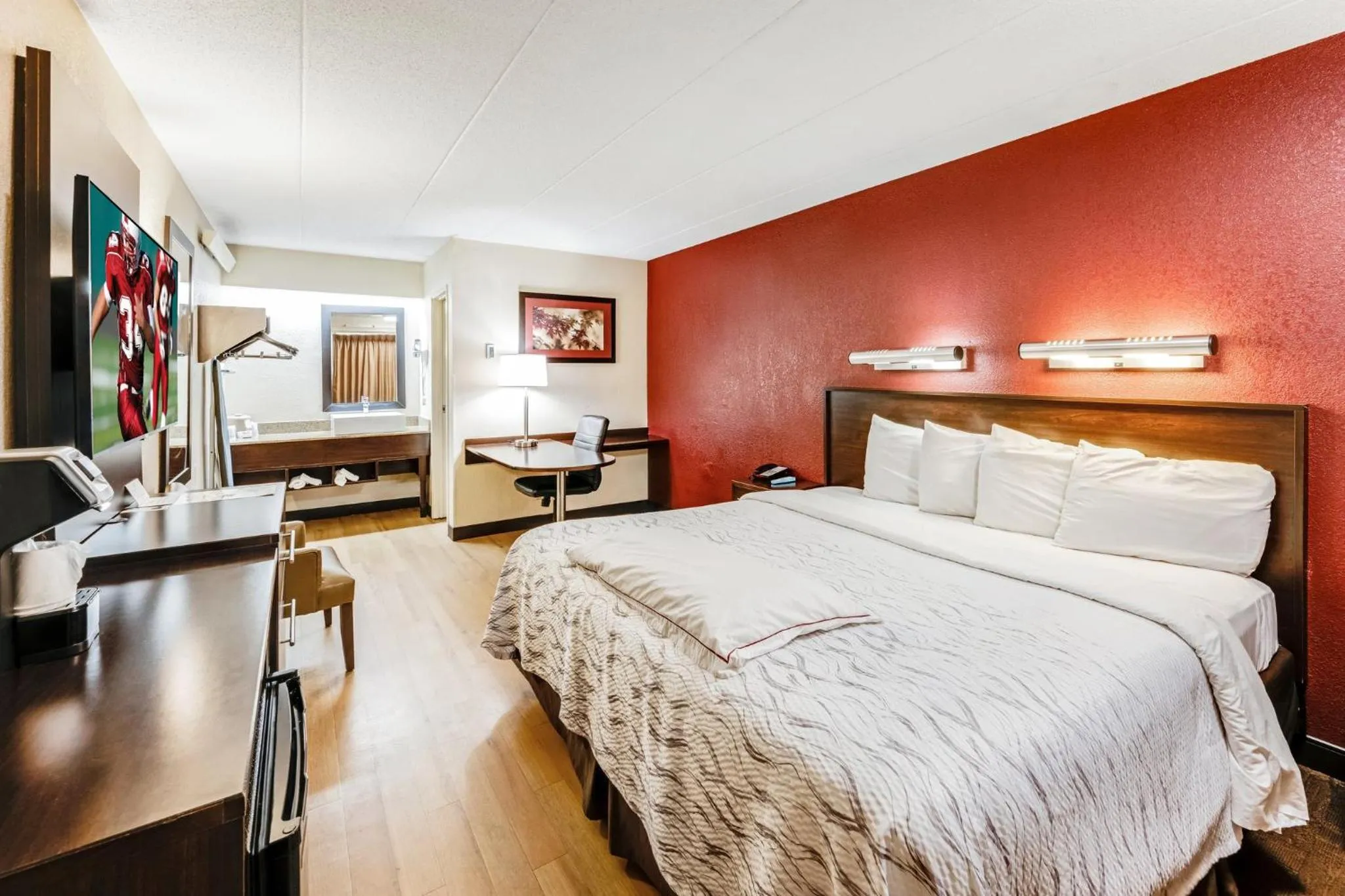 Bedroom, Bed in Red Roof Inn PLUS+ Washington DC - Alexandria