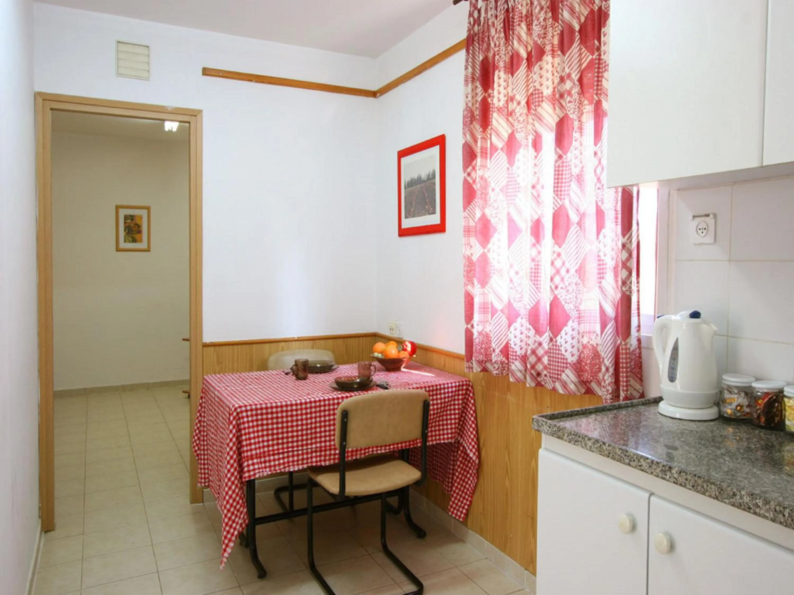 Kitchen or kitchenette in Mizra Guest House
