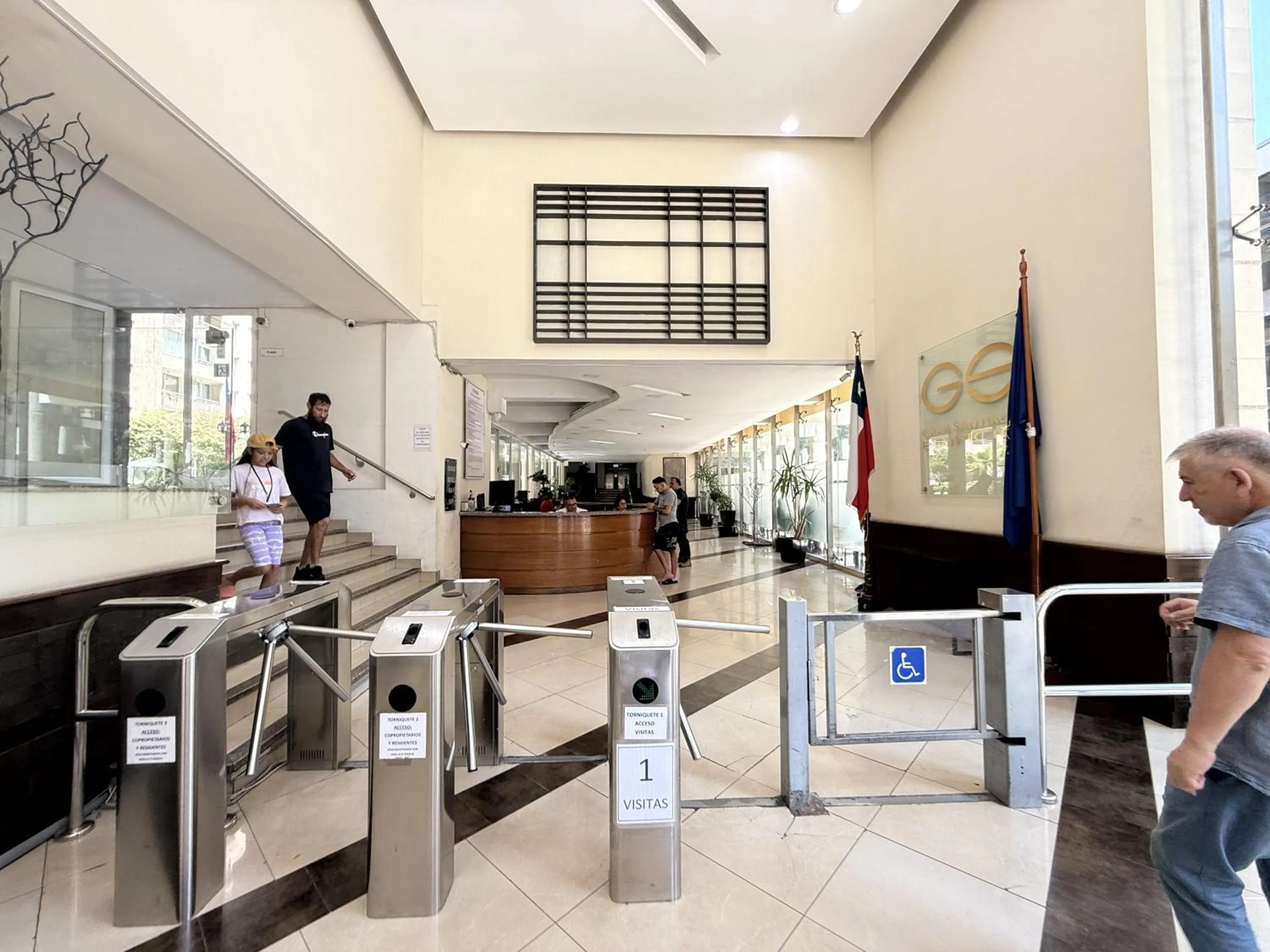 Facade/entrance in VR Suite Santiago