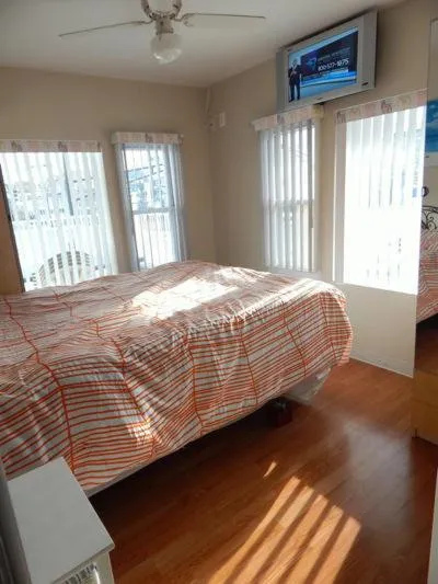 Bedroom, Bed in Sifting Sands Motel