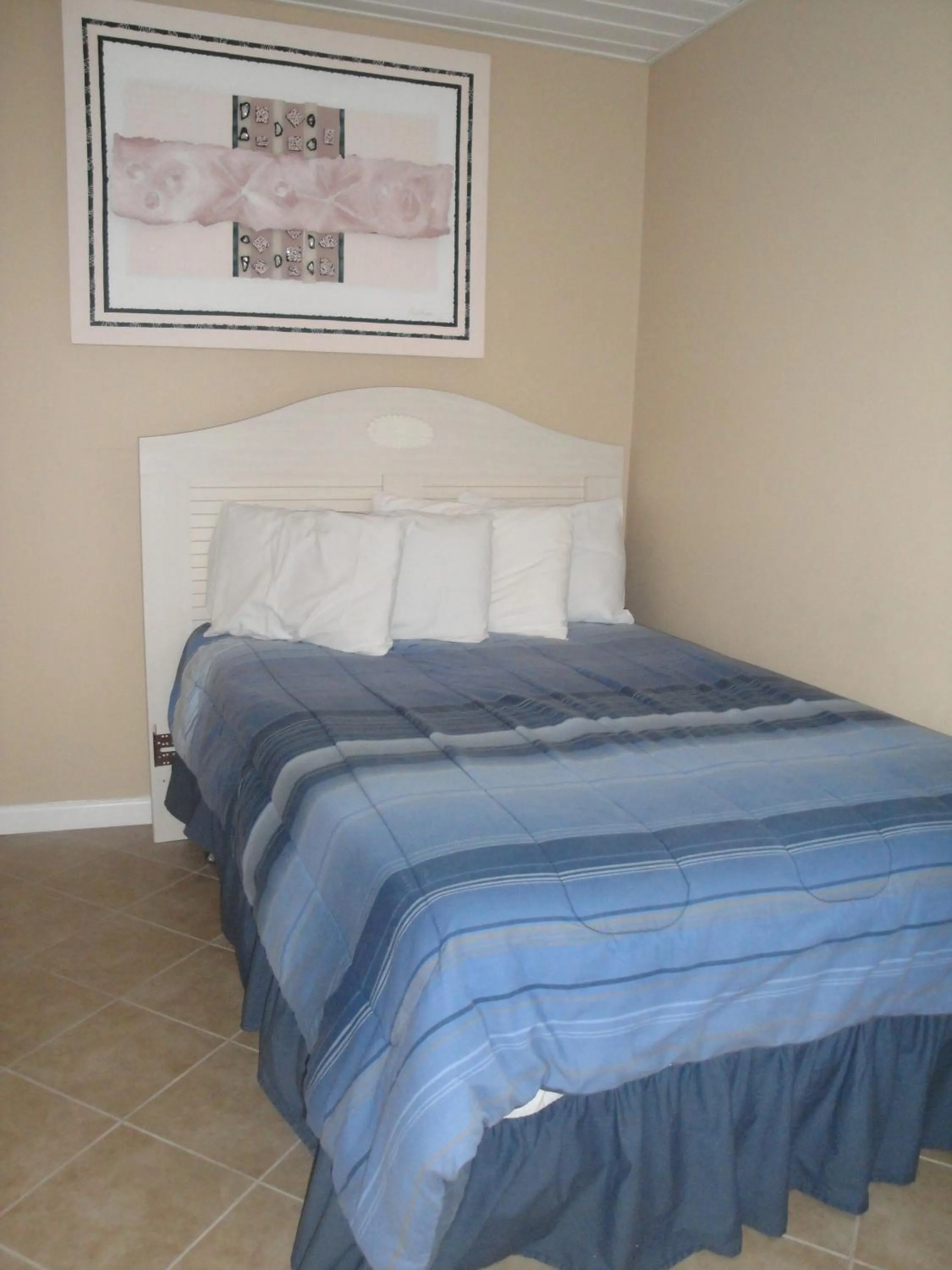 Bed in Sifting Sands Motel