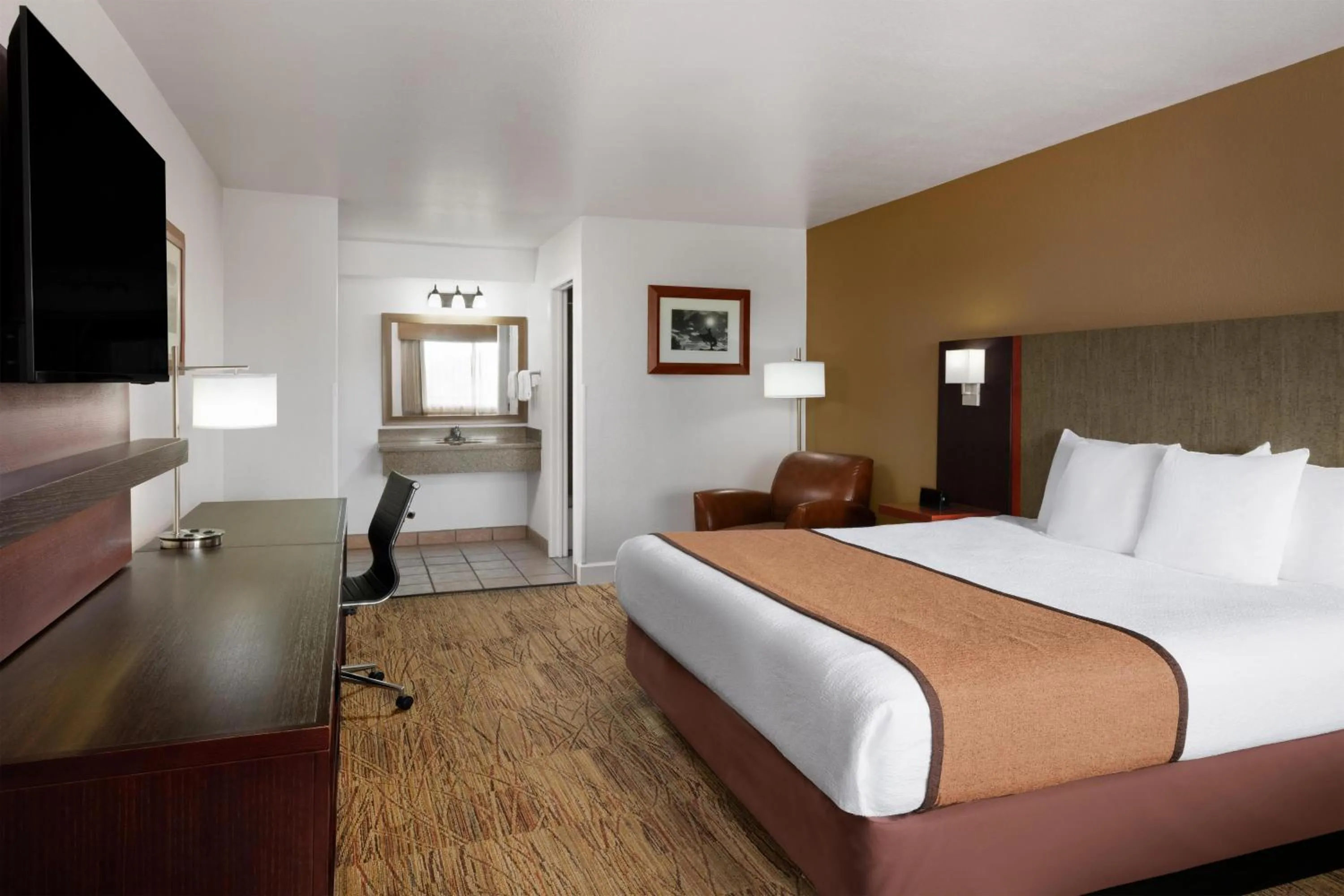 Bedroom, Bed in Best Western Discovery Inn