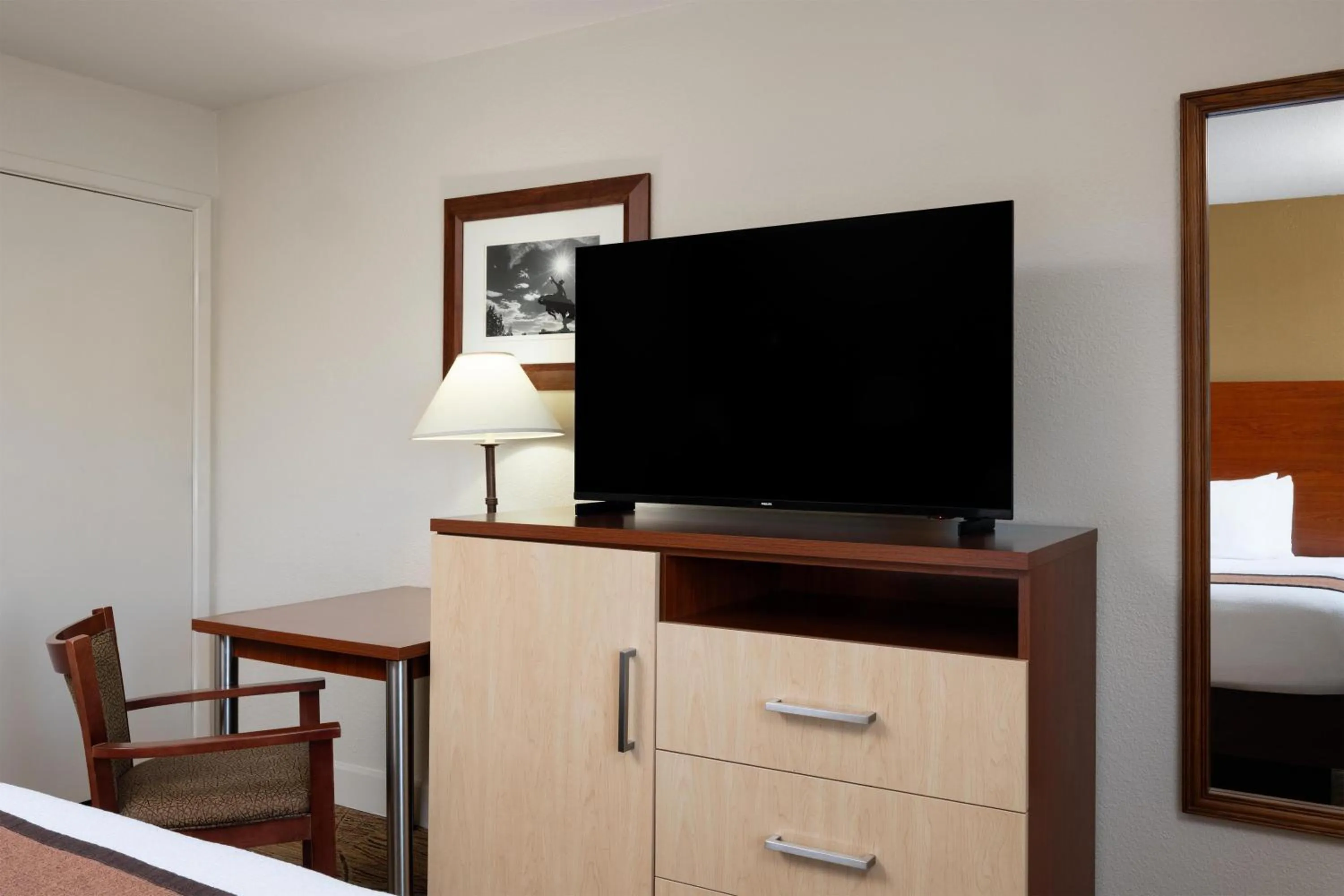 Bedroom, Bed in Best Western Discovery Inn