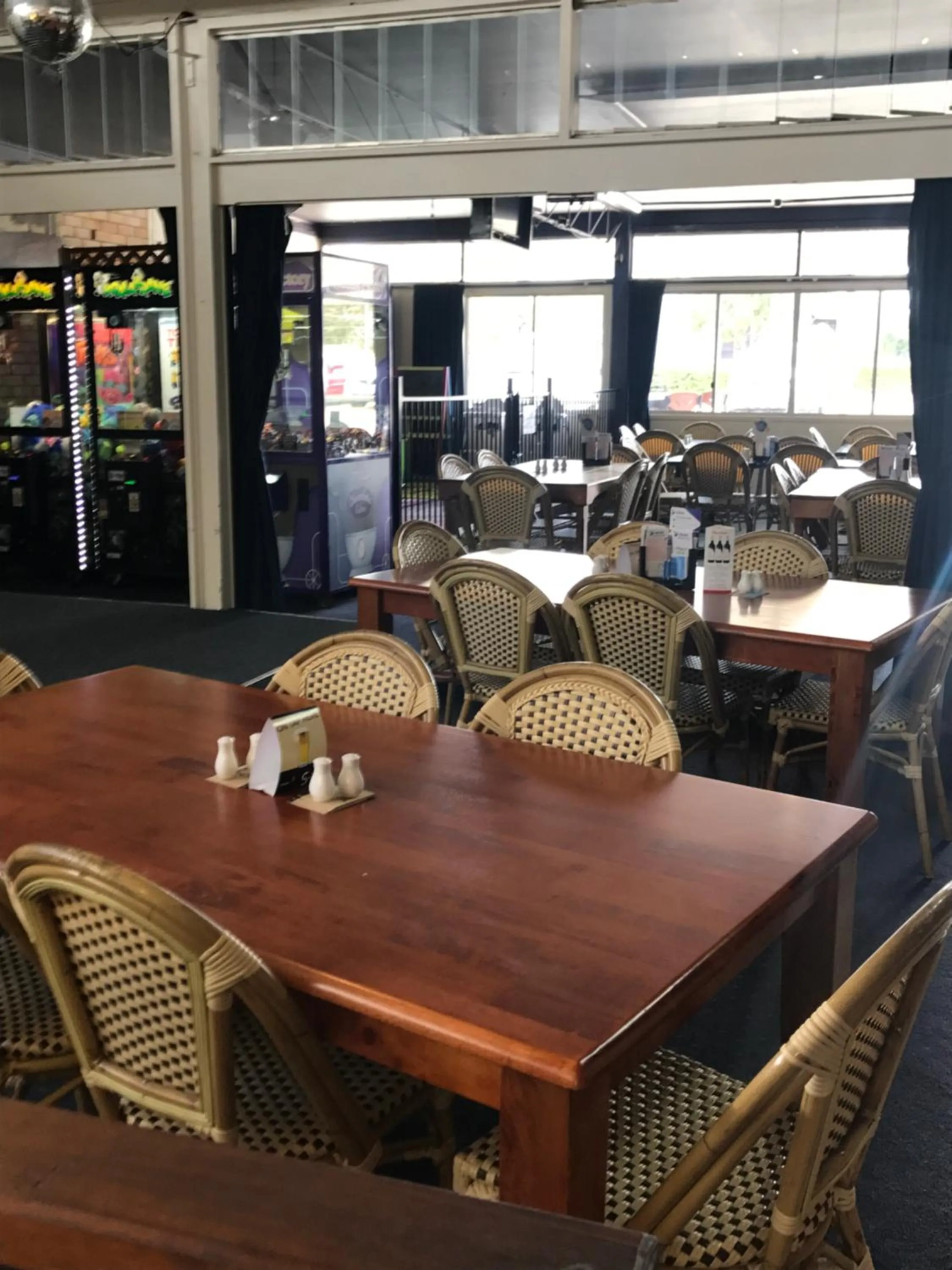 Restaurant/places to eat in Tin Can Bay Budget Accommodation