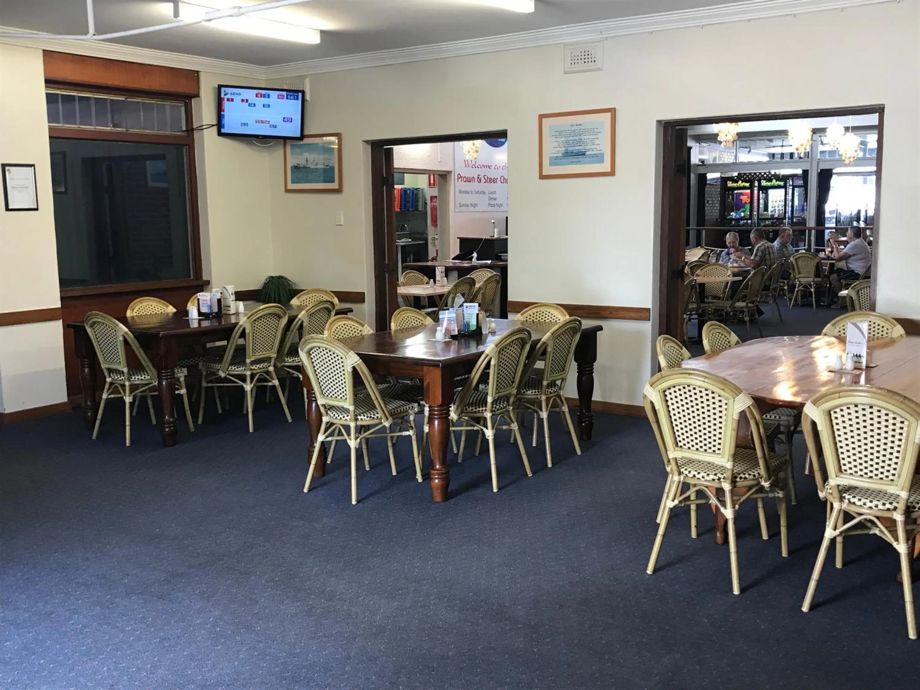 Restaurant/places to eat in Tin Can Bay Budget Accommodation