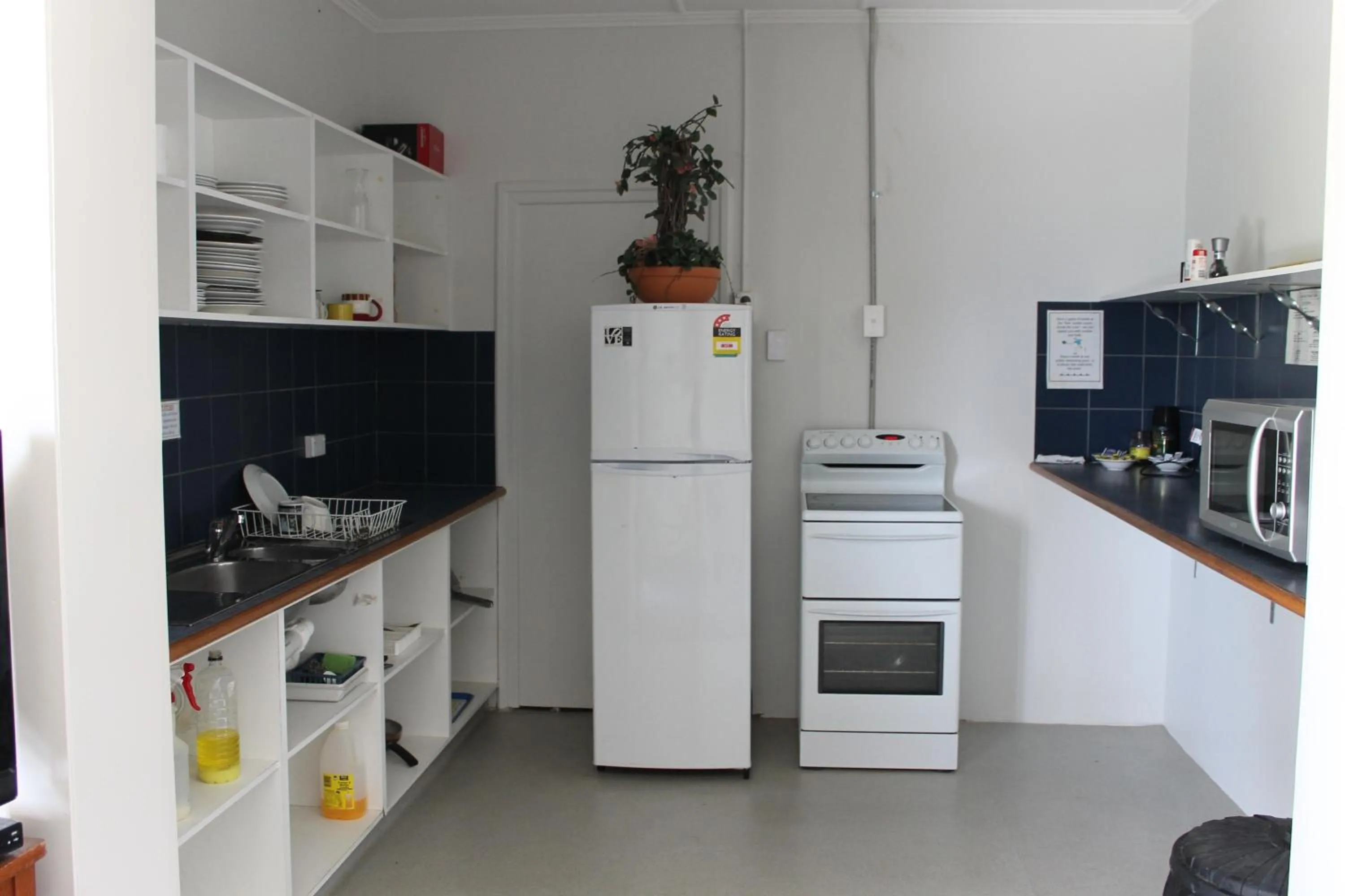 Communal kitchen in Tin Can Bay Budget Accommodation