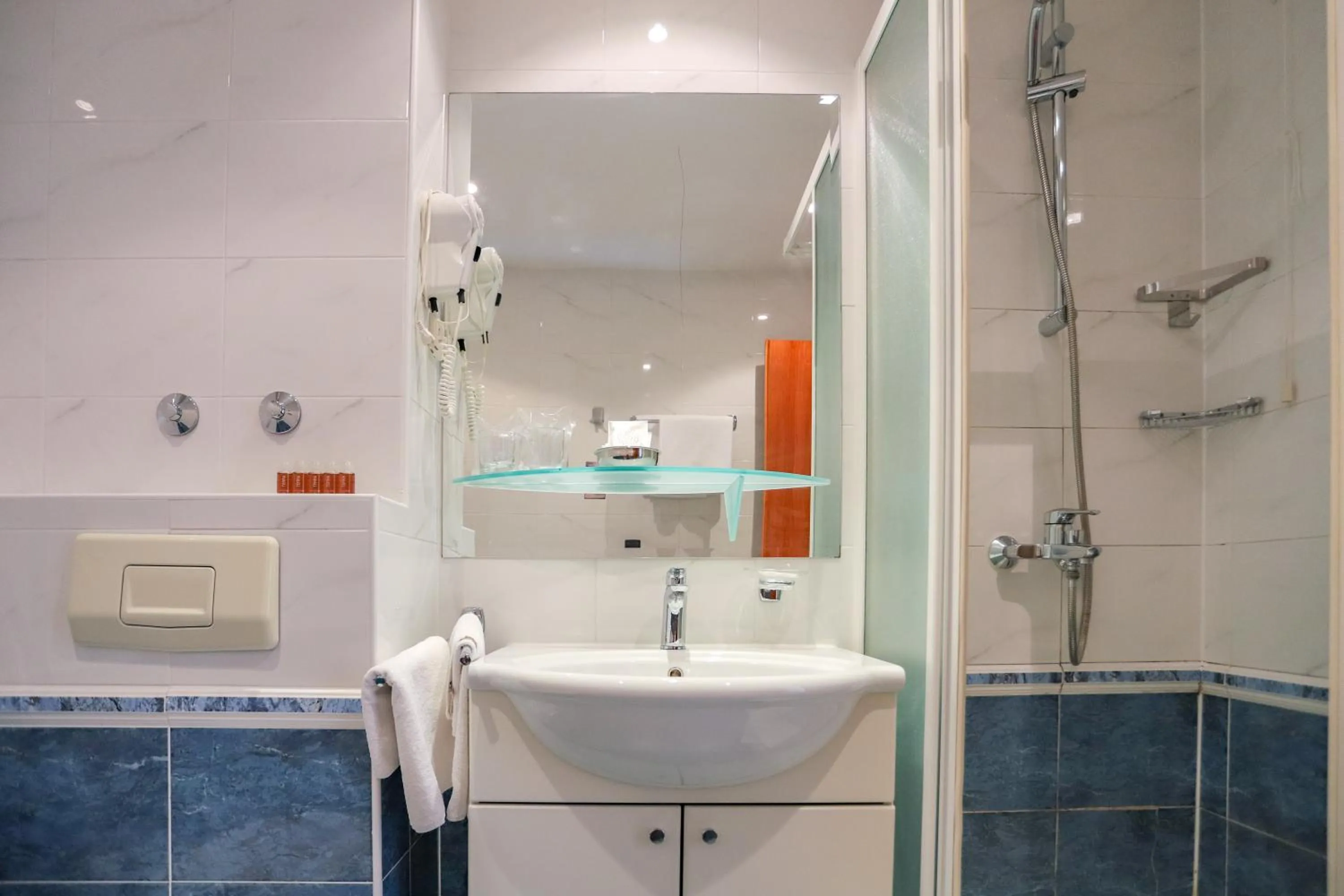 Bathroom in Hotel Neva