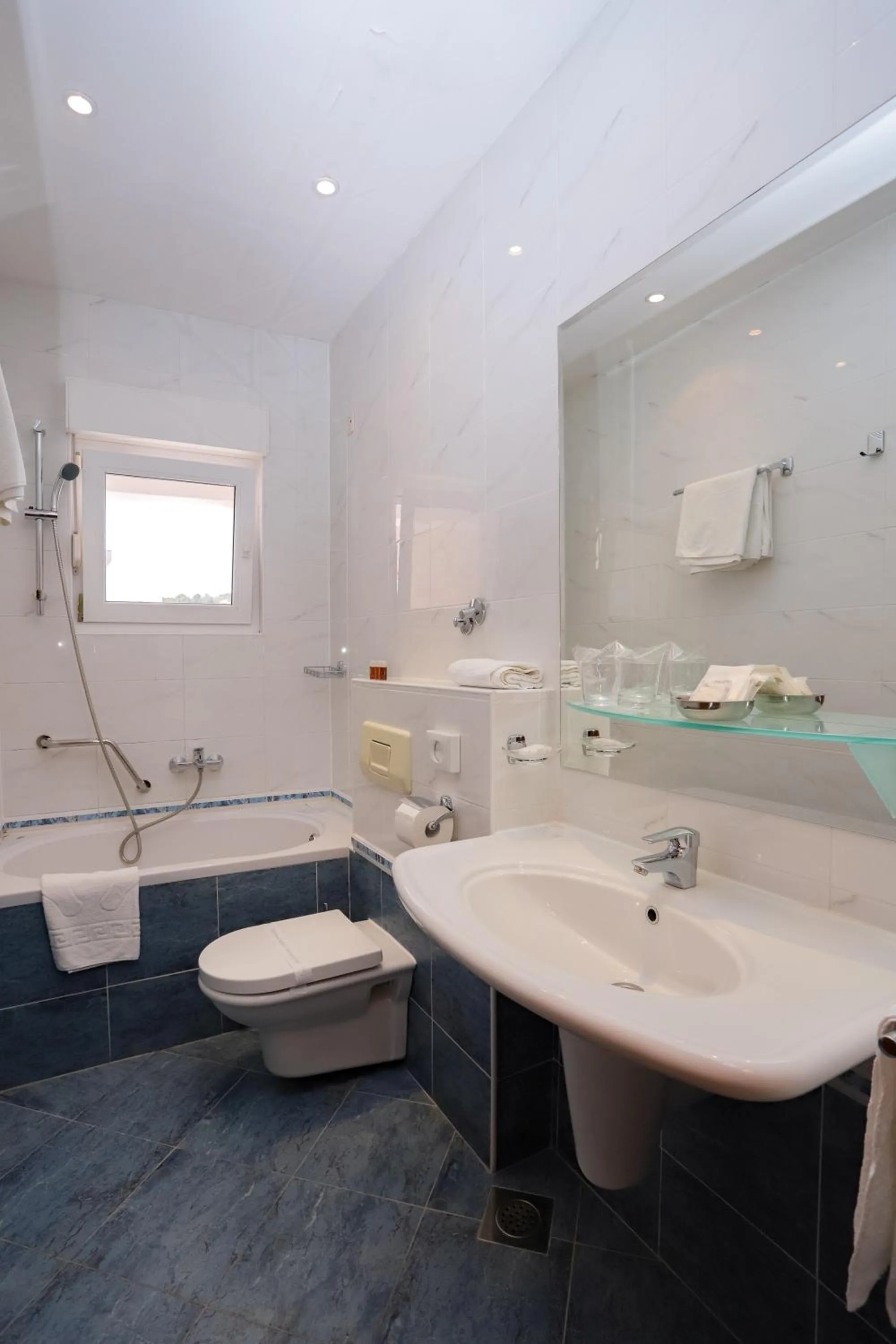 Bathroom in Hotel Neva