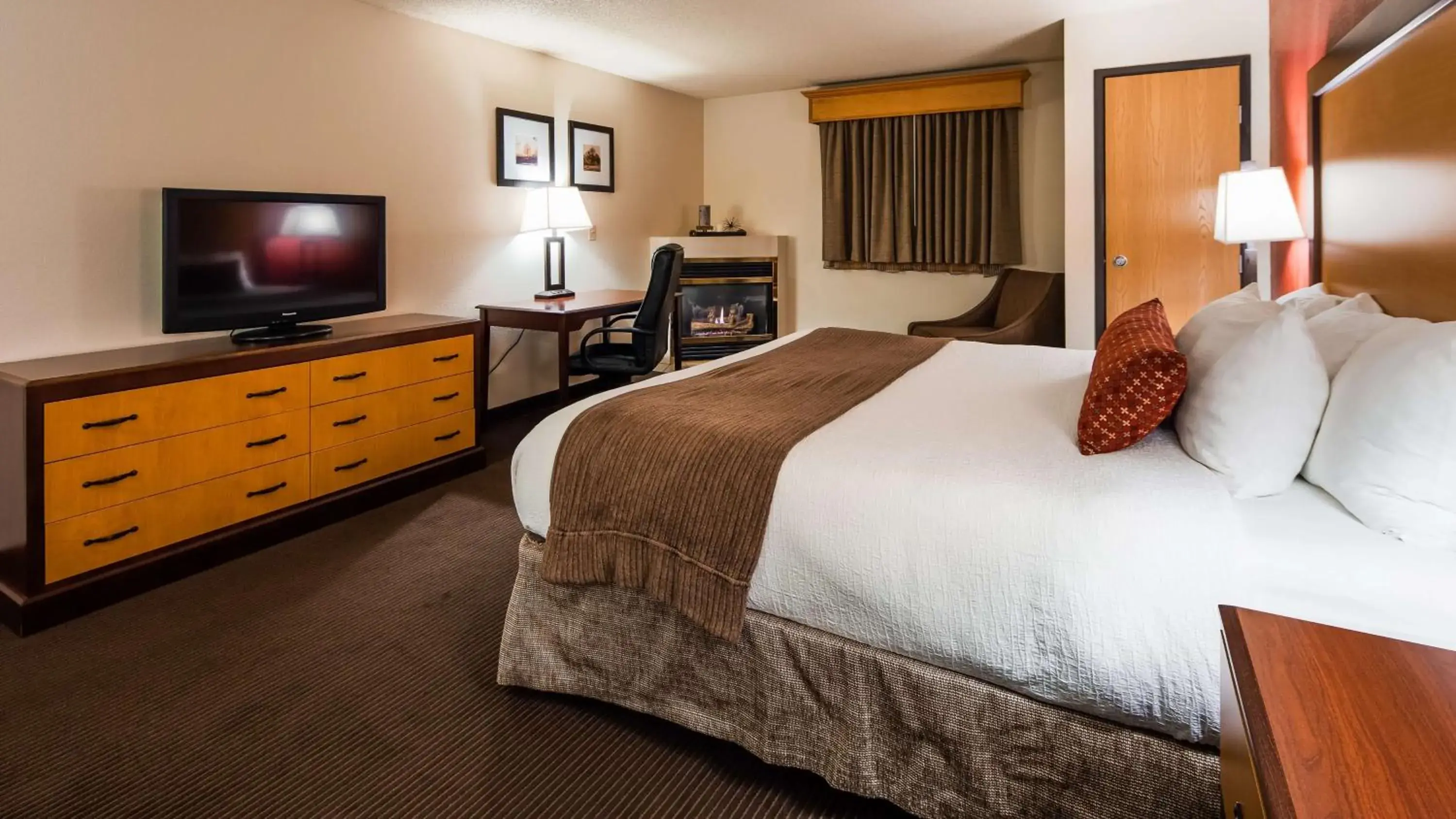 King Room with Sofa Bed - Non-Smoking in Best Western Plus Sidney Lodge King Room with Sofa Bed - Non-Smoking in Best Western Plus Sidney Lodge