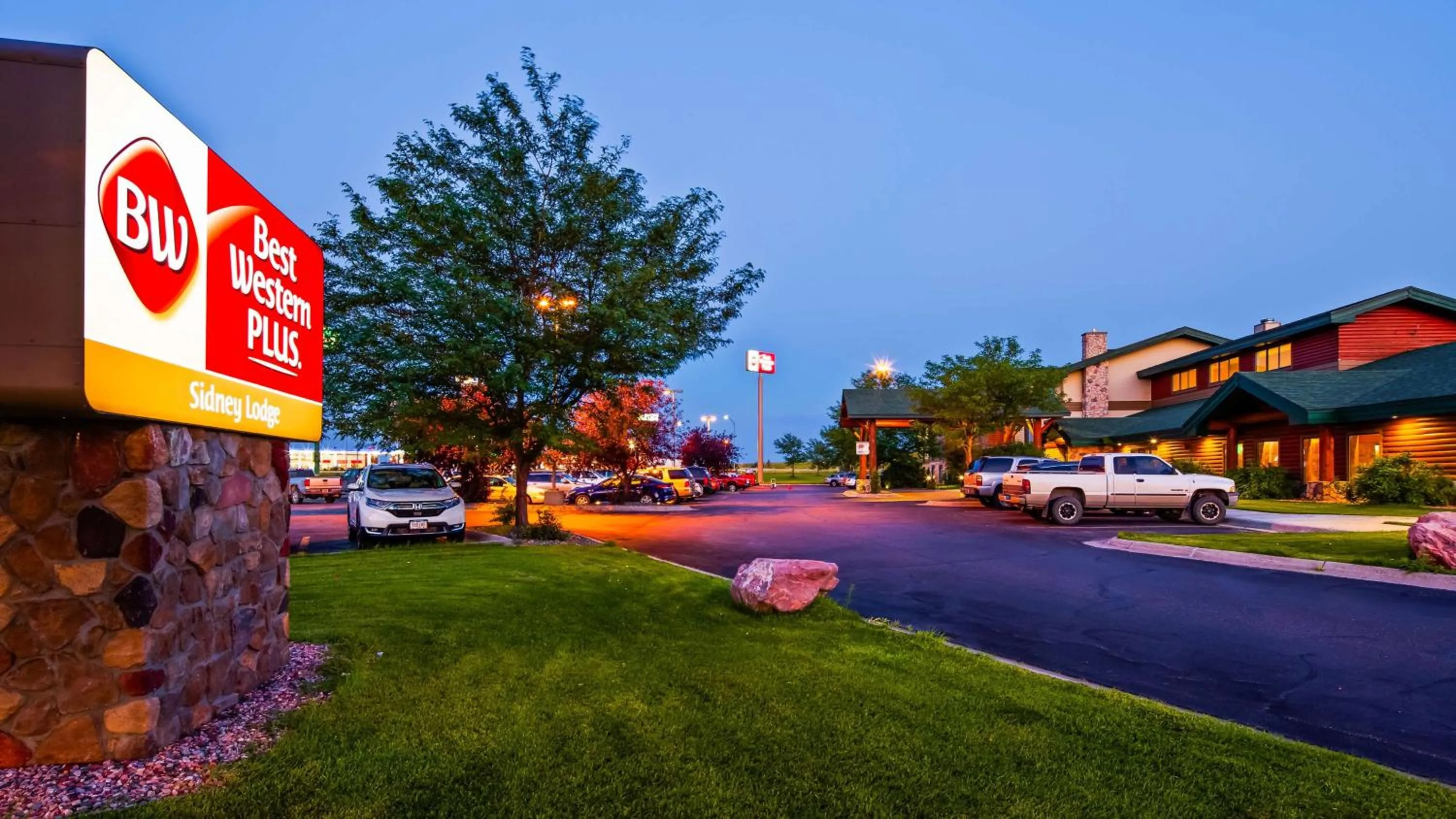 Property building in Best Western Plus Sidney Lodge