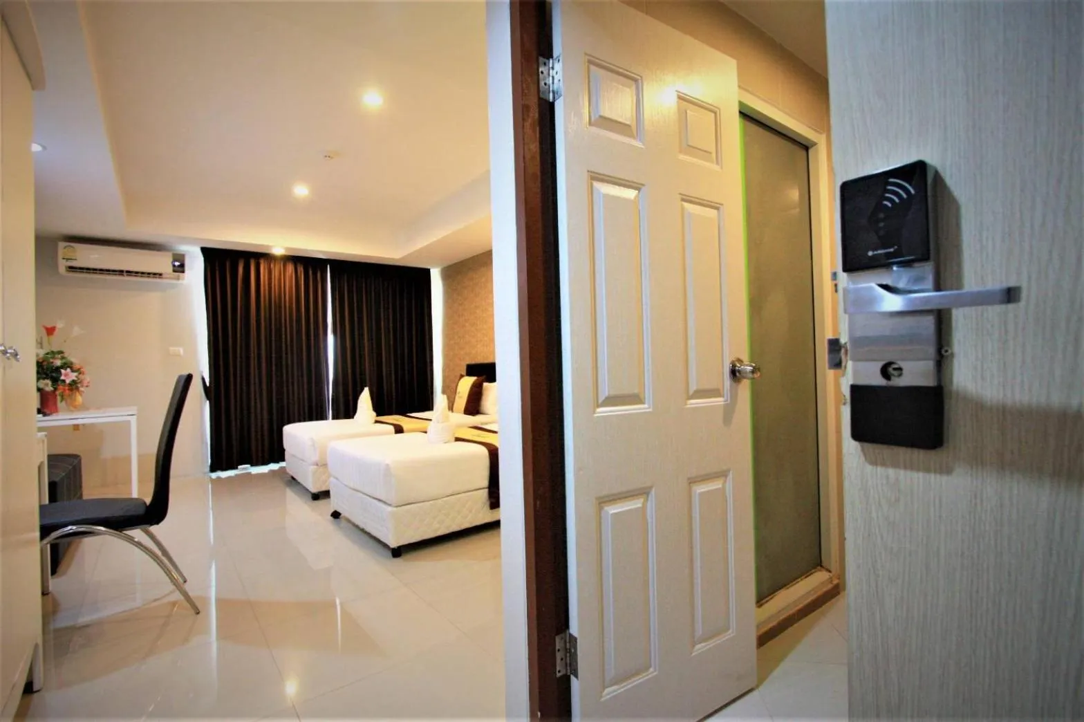 Photo of the whole room, Bed in Retreat Resort Pattaya