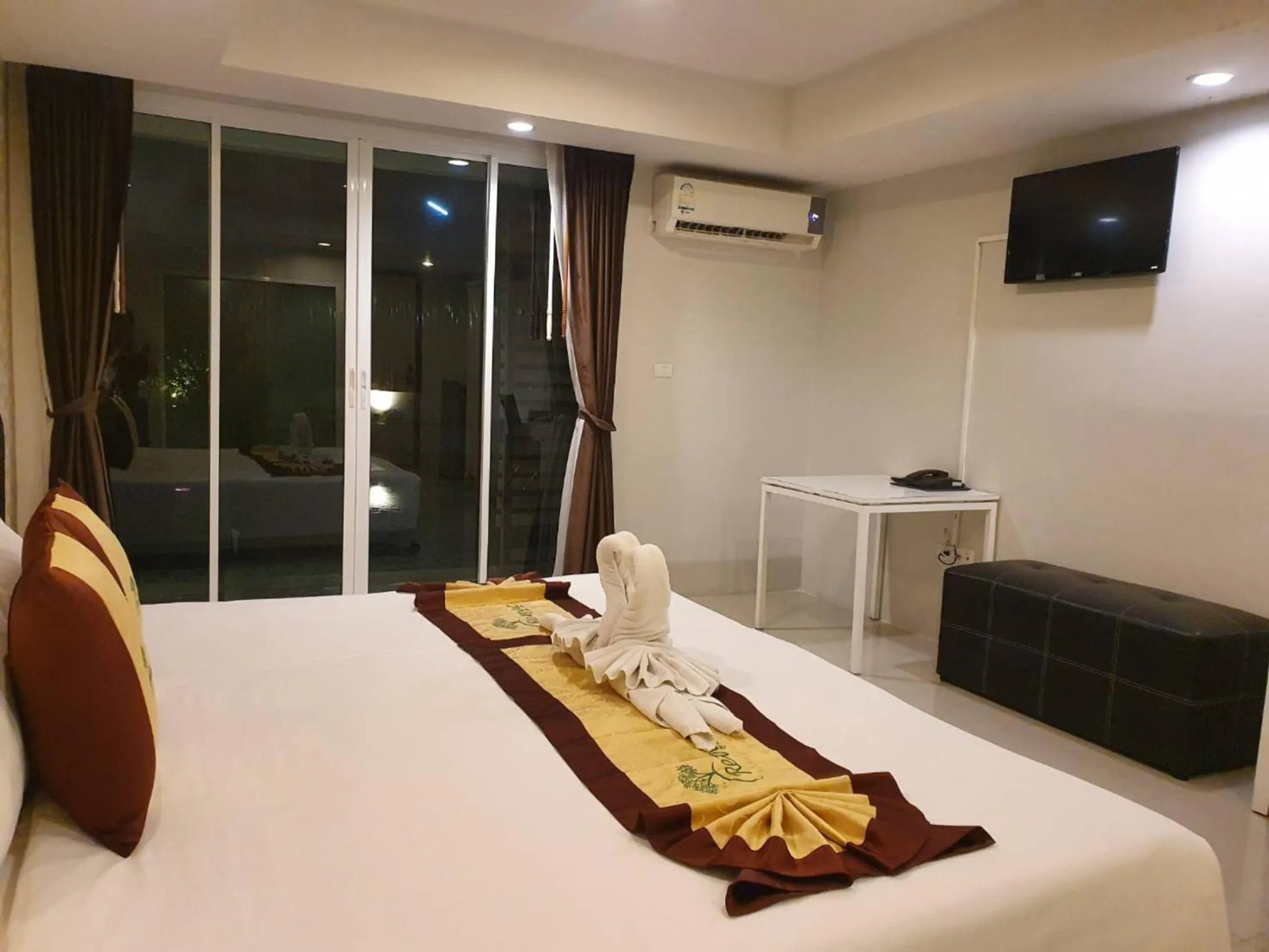 Bedroom, Bed in Retreat Resort Pattaya