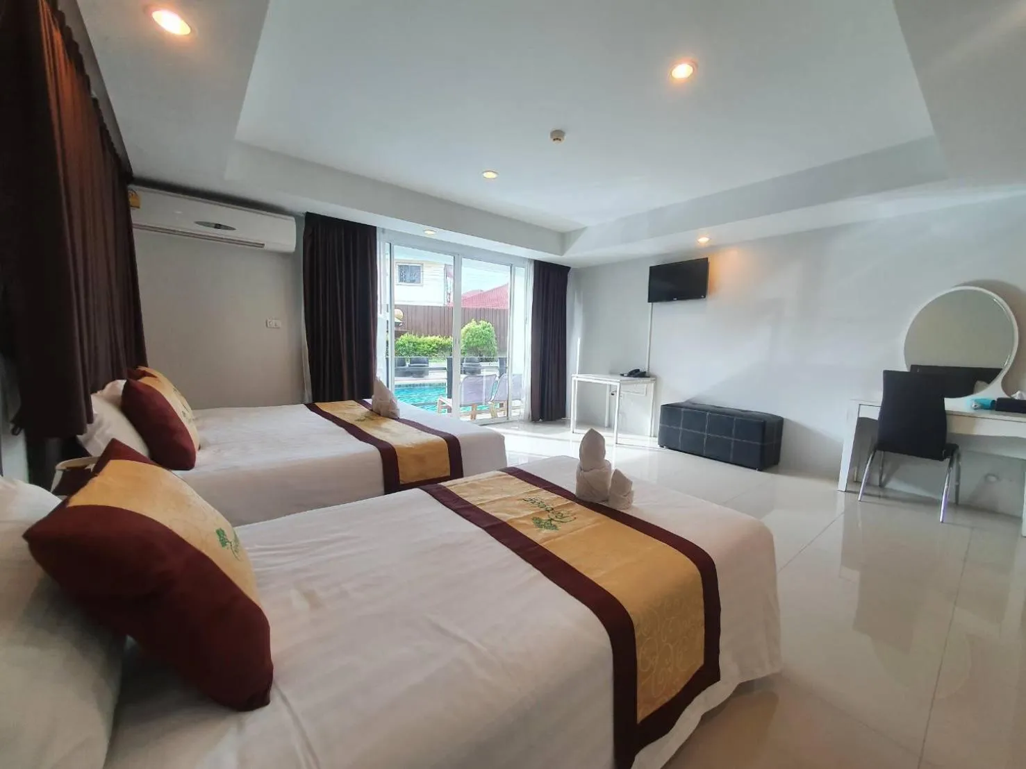 Photo of the whole room, Bed in Retreat Resort Pattaya