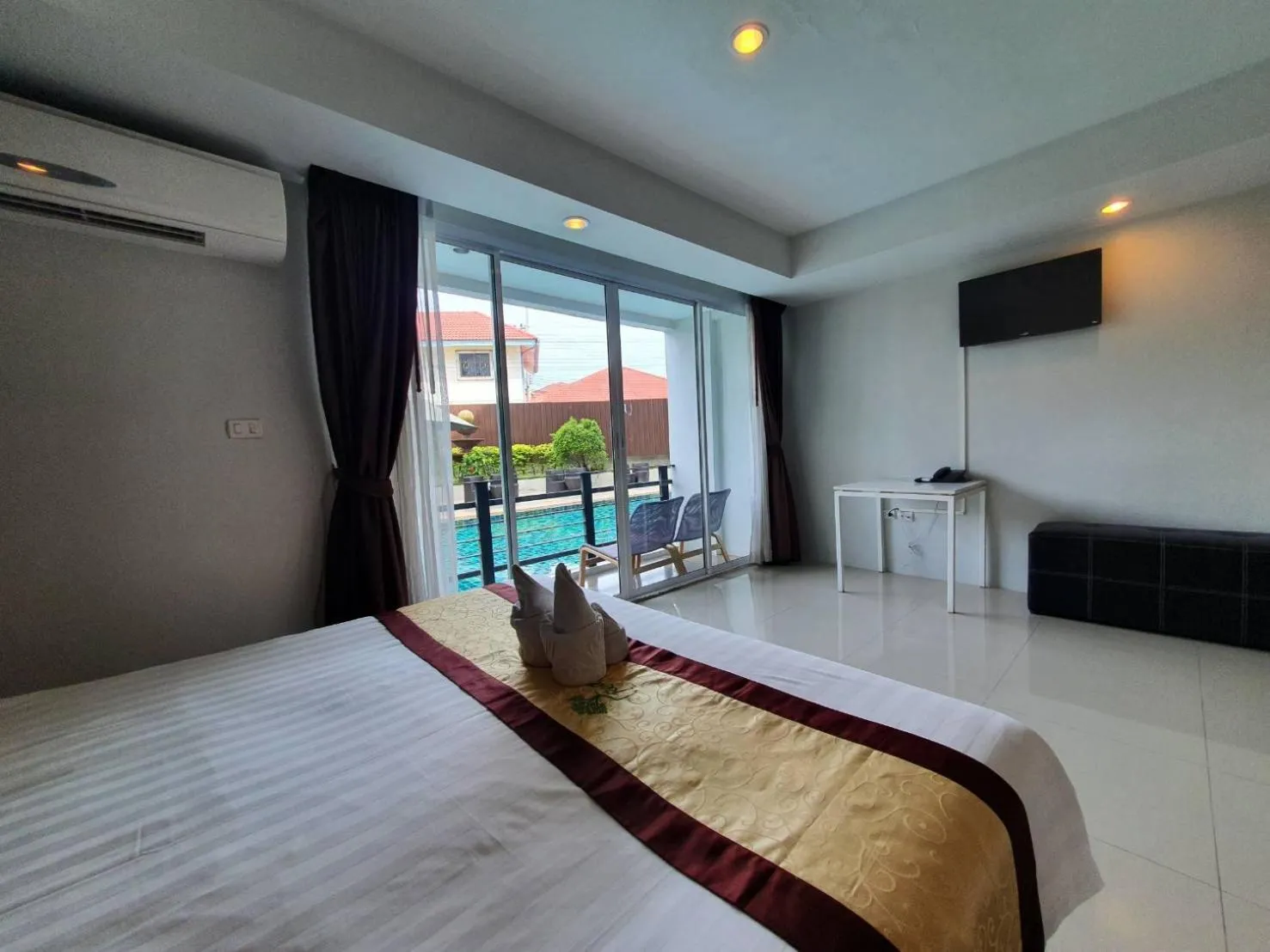 Bedroom, Bed in Retreat Resort Pattaya