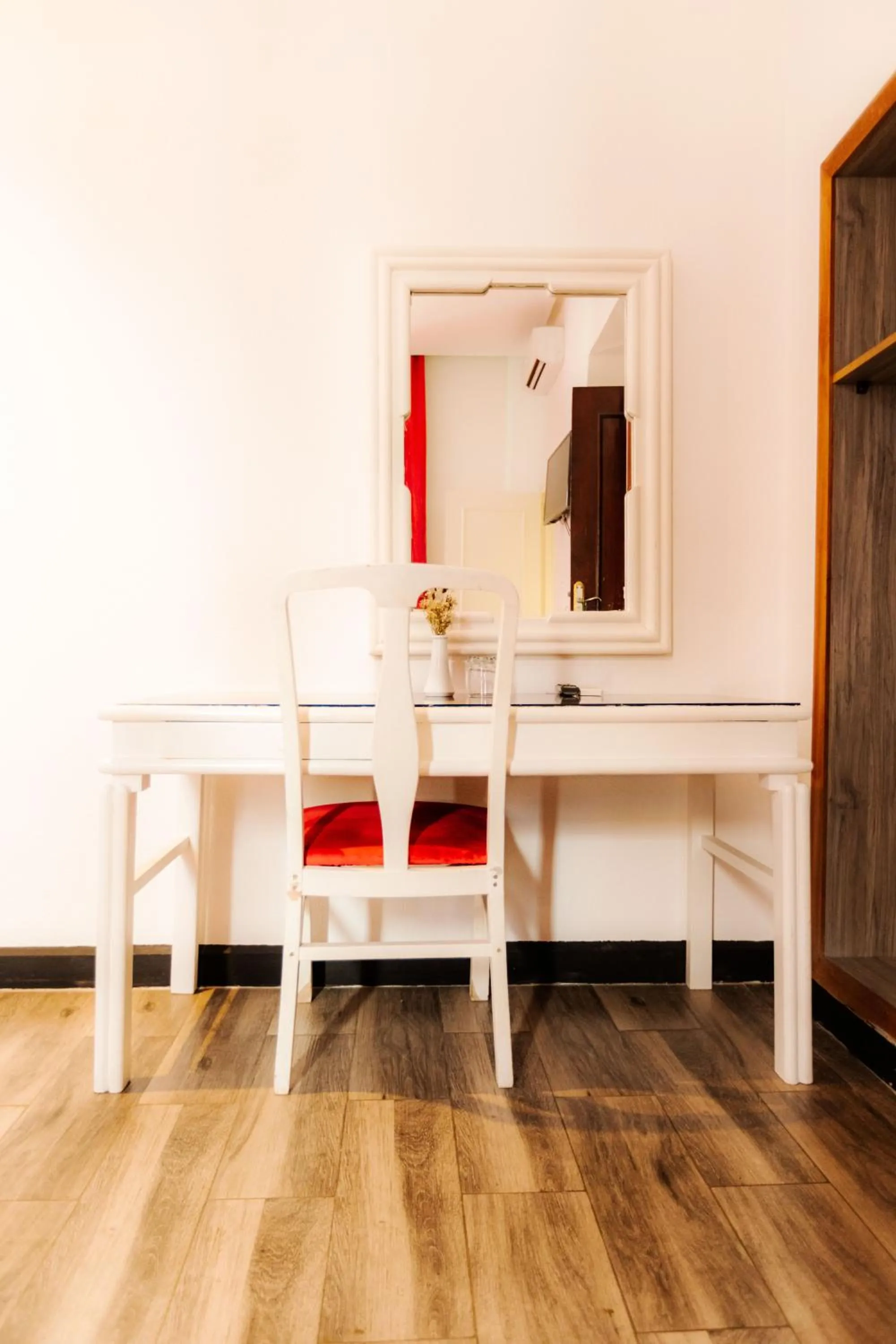 wardrobe in WINDSOR HOTEL CITY CENTER