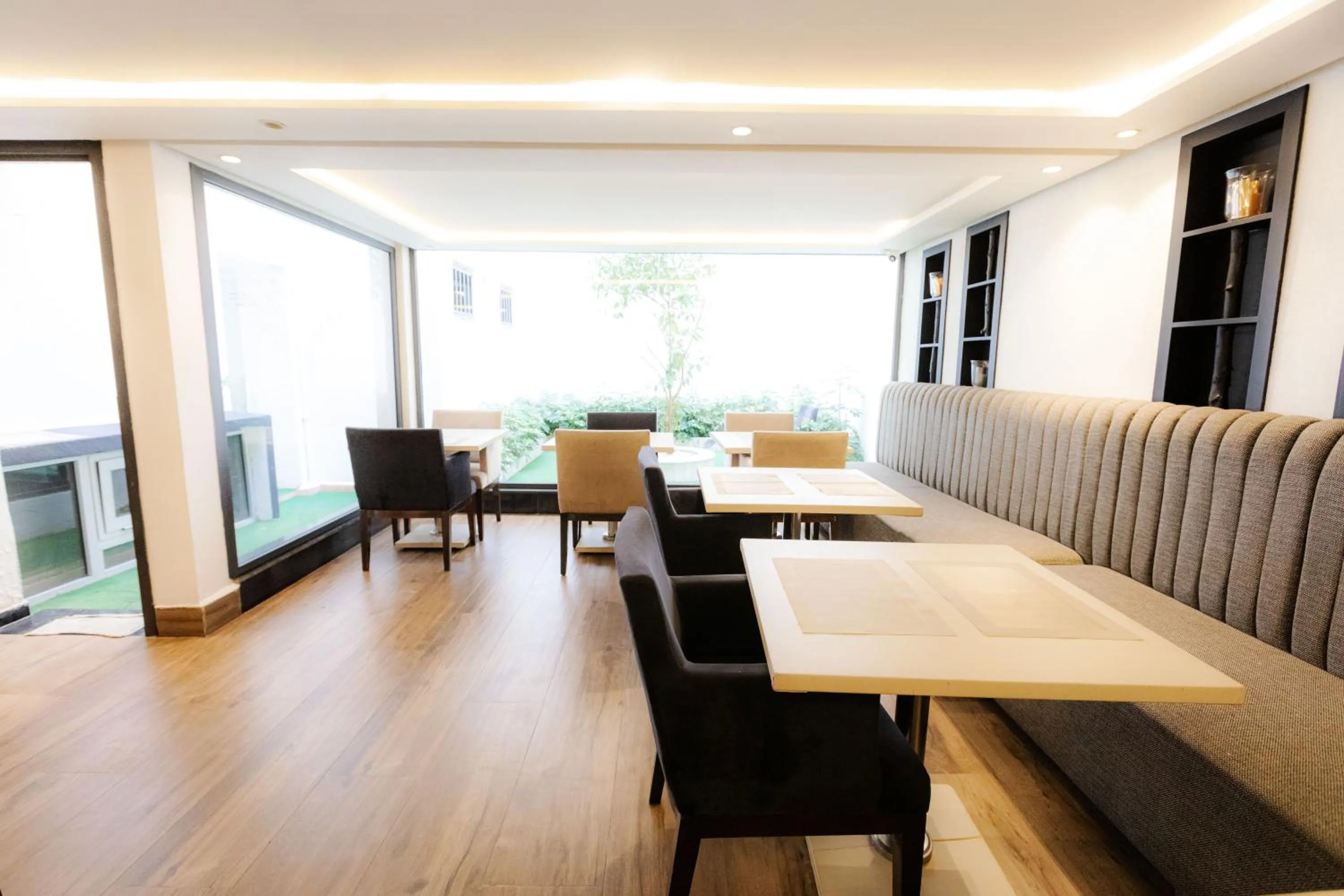 Living room in WINDSOR HOTEL CITY CENTER