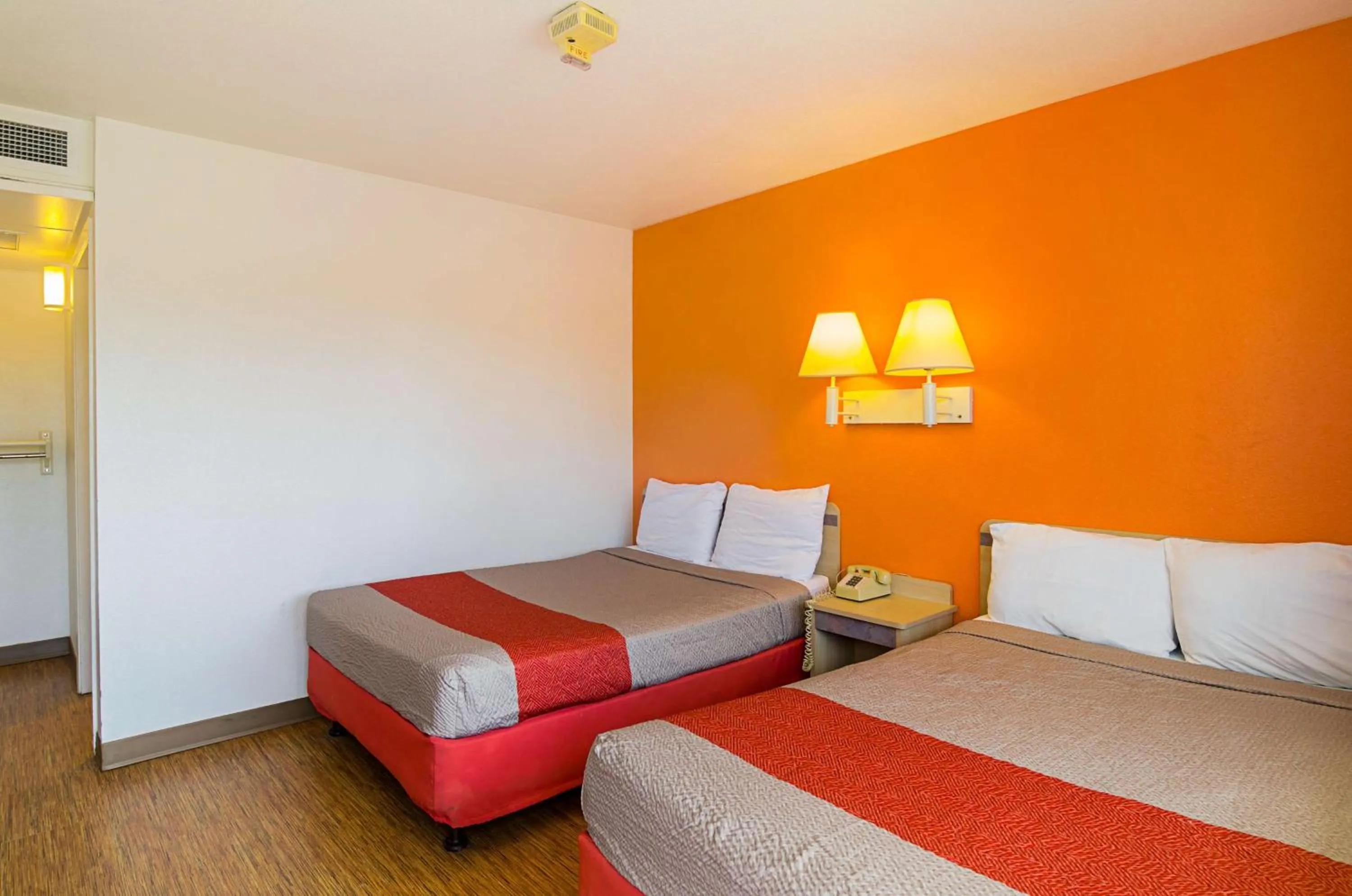 Photo of the whole room, Bed in Motel 6-Laramie, WY