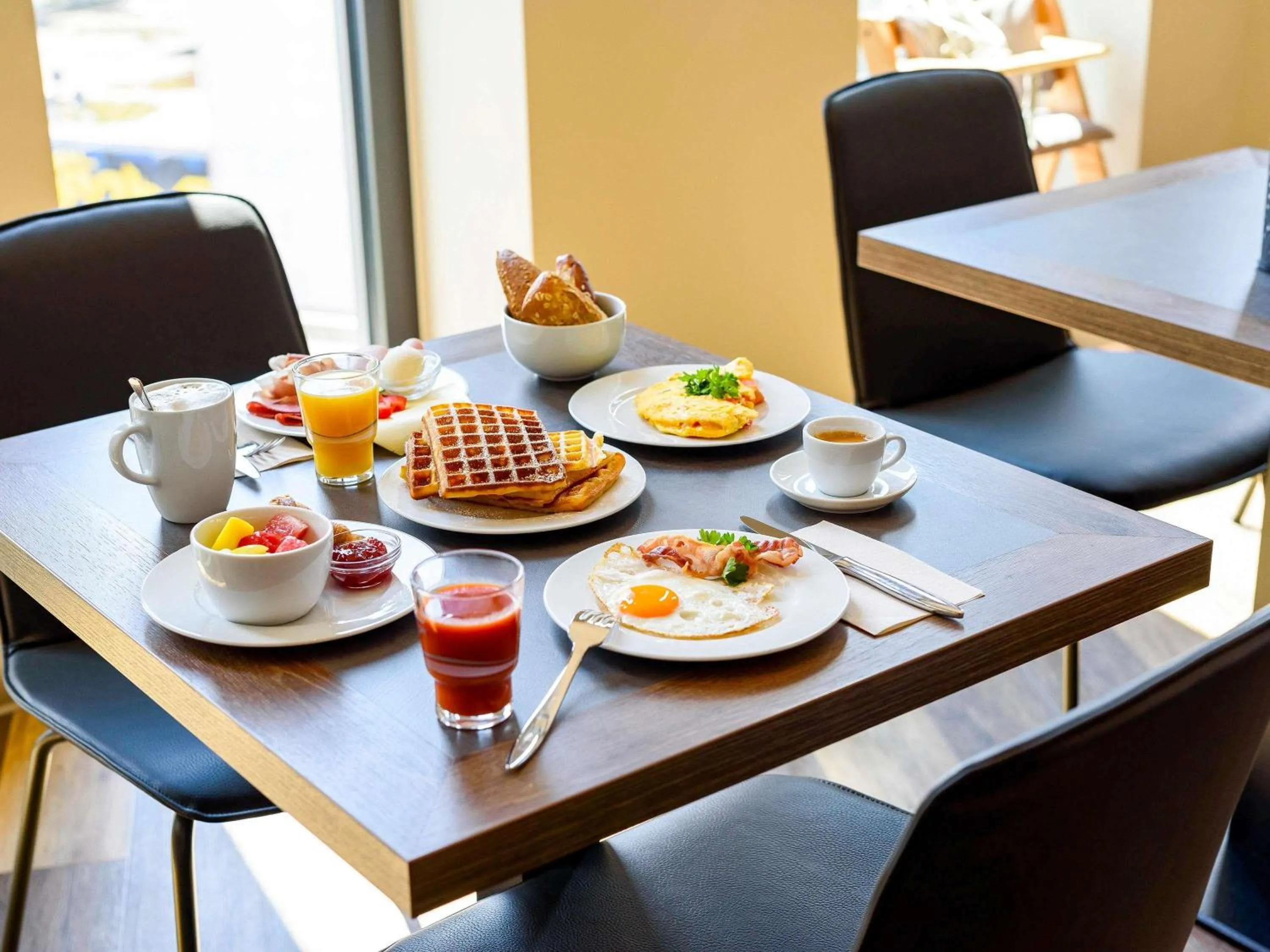 Breakfast in Aparthotel Adagio Bremen City
